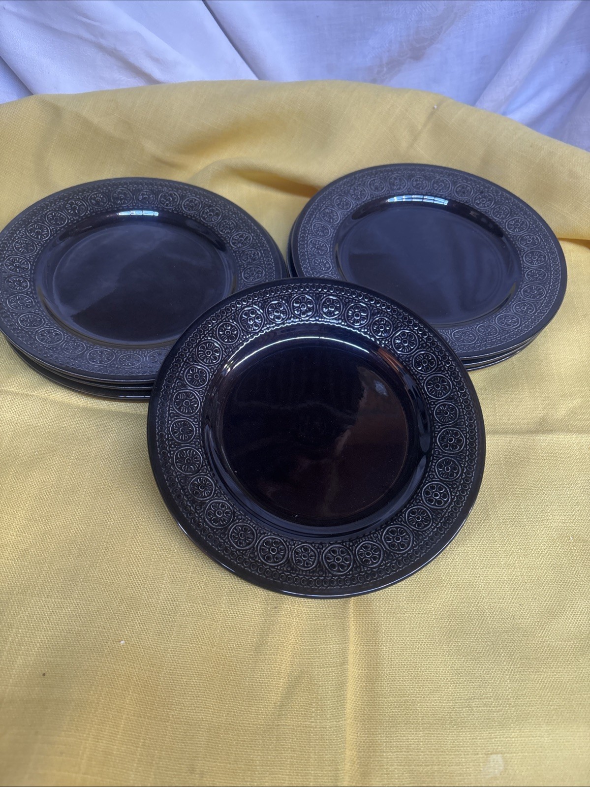 9 Diamondstone Laveno Black Daisy Pattern 7.75in Plates- Beautiful Condition