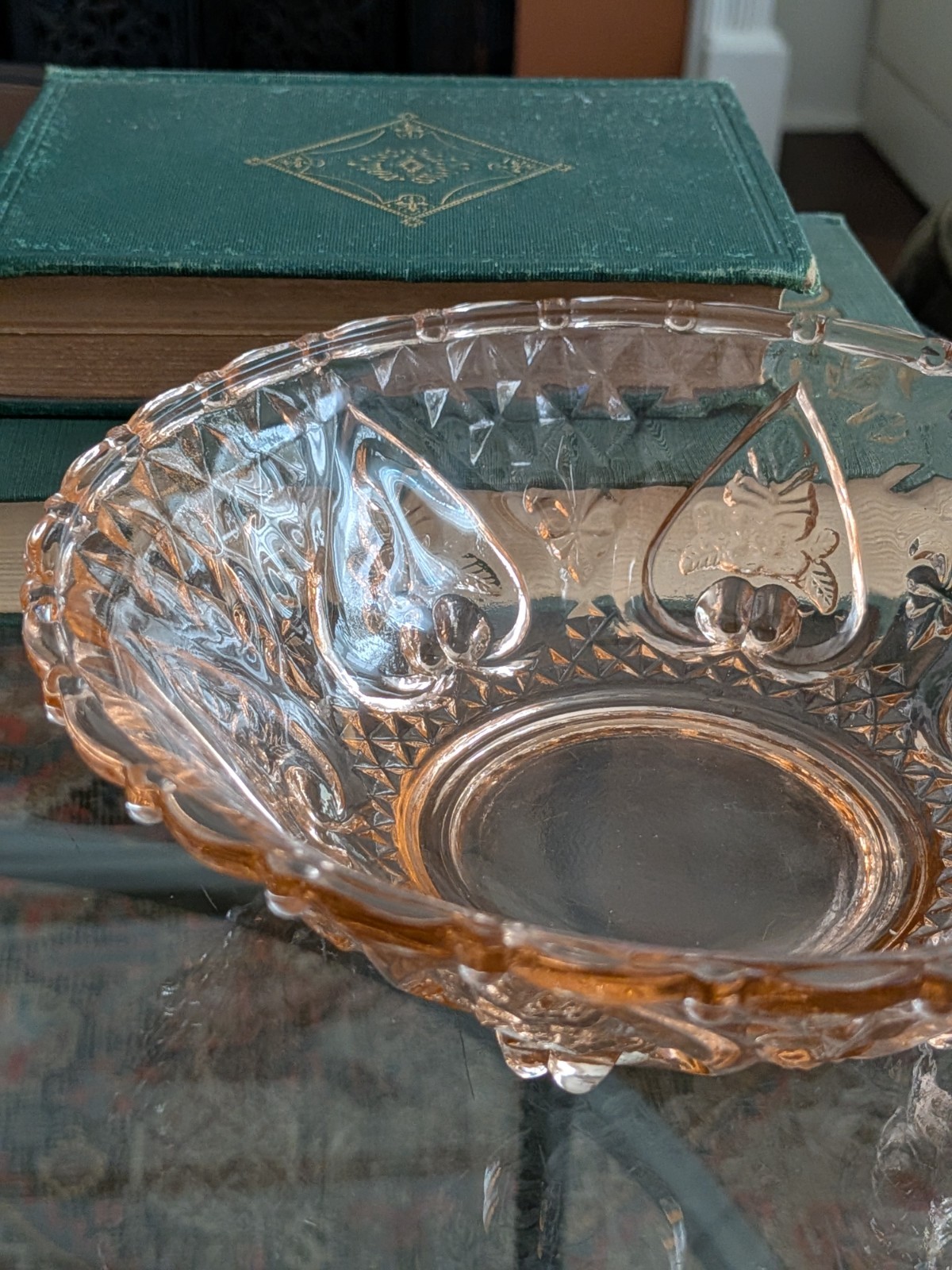 Vtg Pink Heart Art Dainty Pressed Glass Candy Dish Kig Malaysia Covered Bowl