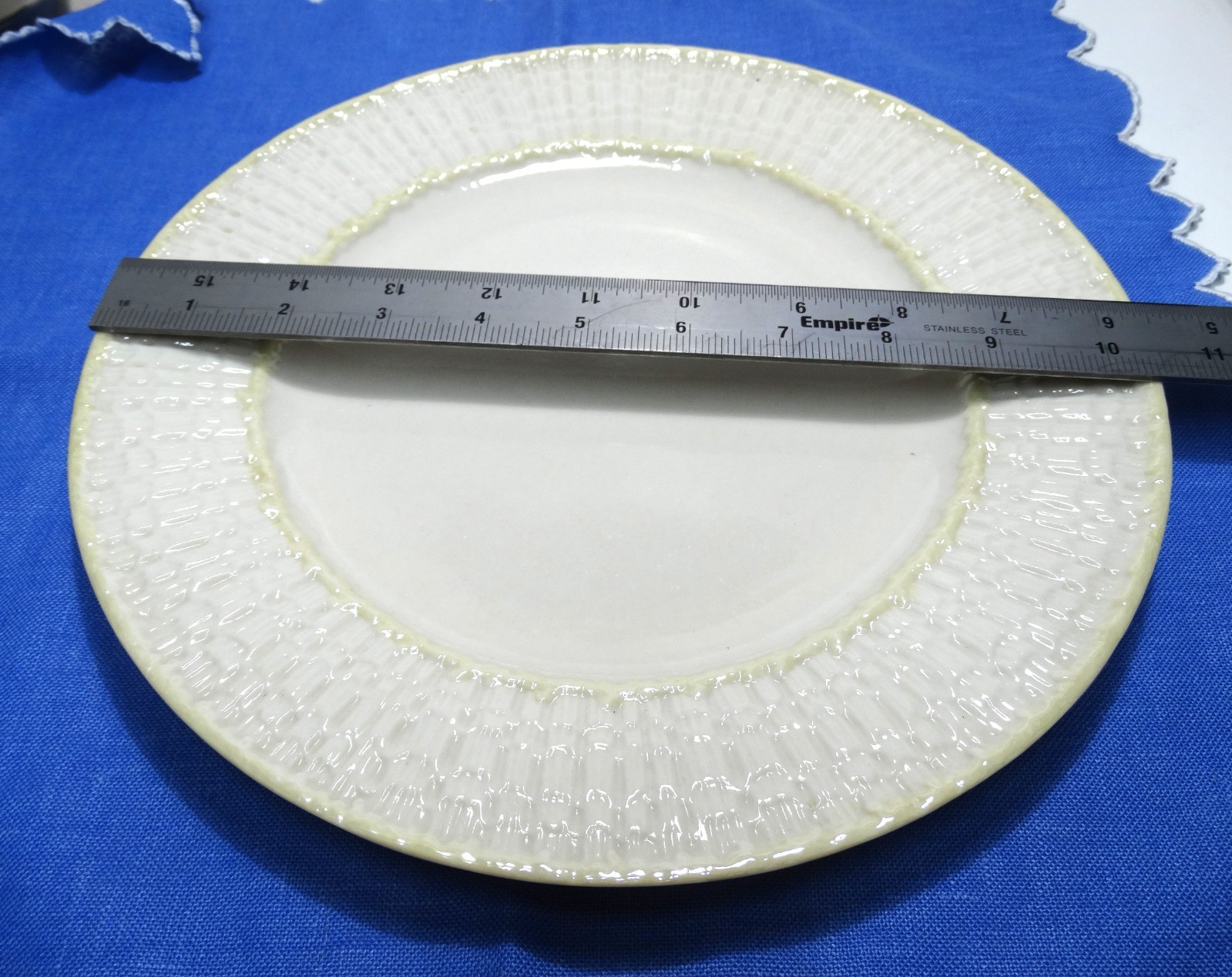 Belleek Limpet Yellow Dinner Plate 10 5/8’ 5th. Green Mark 1955-1965