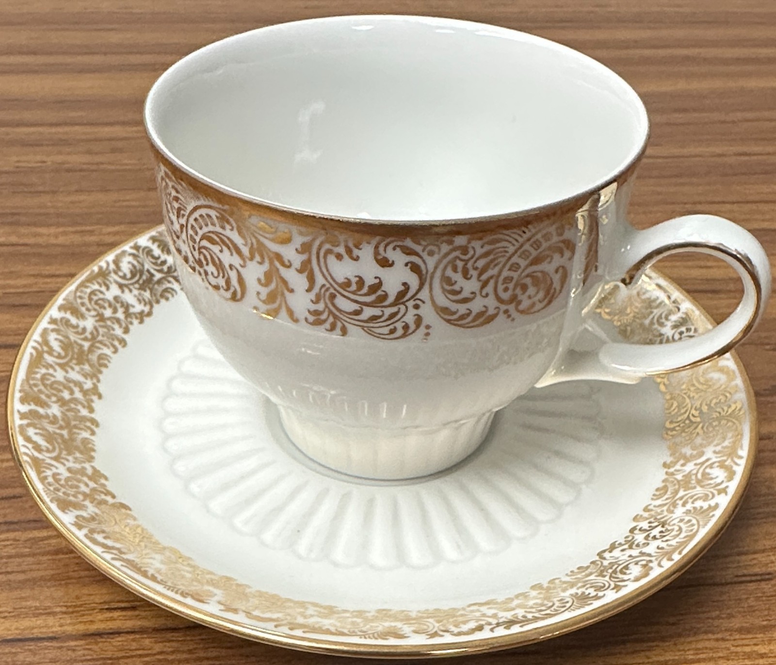 Vtg Mitterteich China Service for 12 plus extras -Gold Band of Swirls & Leaves