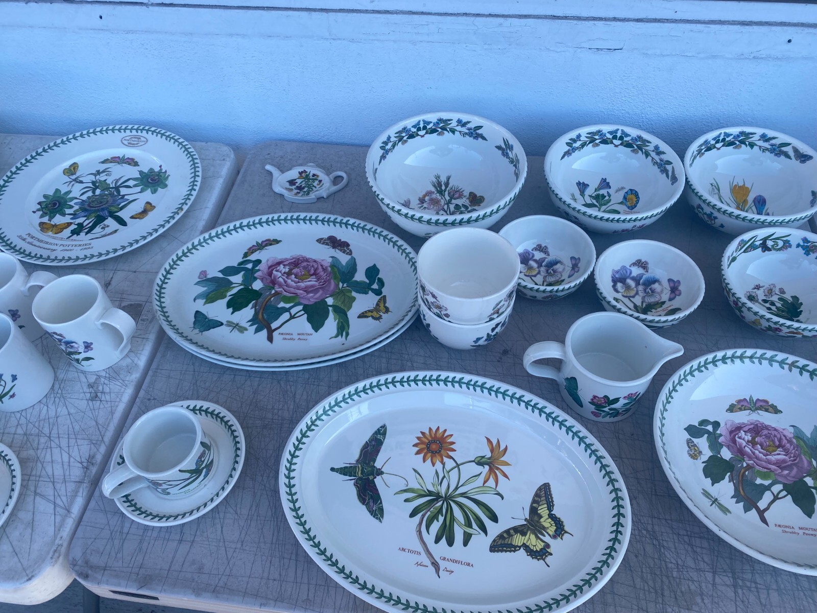 Portmeirion Botanic Garden 35th Anniversary Chop Plate Blue Passion Flower 13″