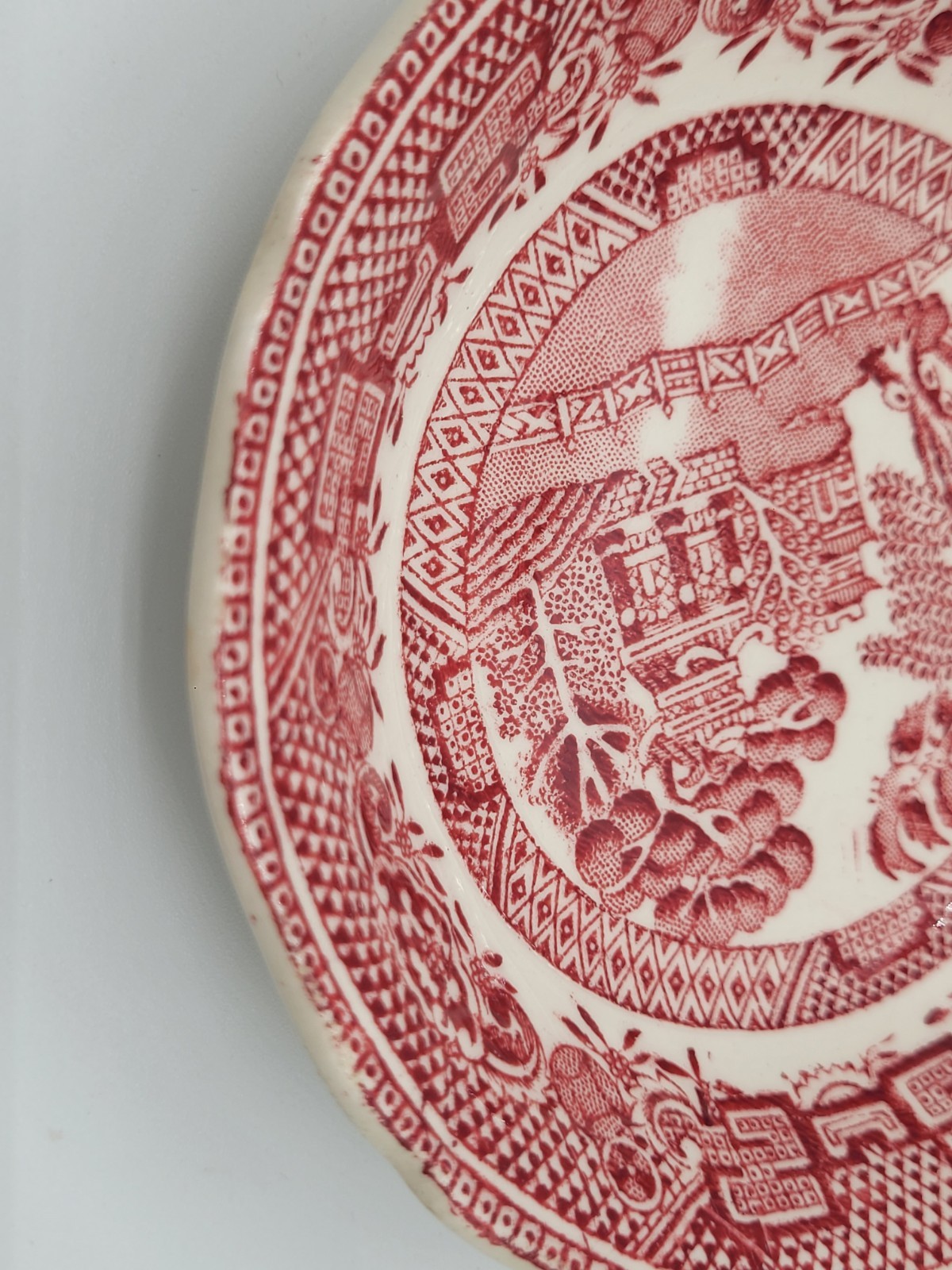 John Steventon & Sons Royal Venton Ware in the “Willow” pattern, 5 in saucer