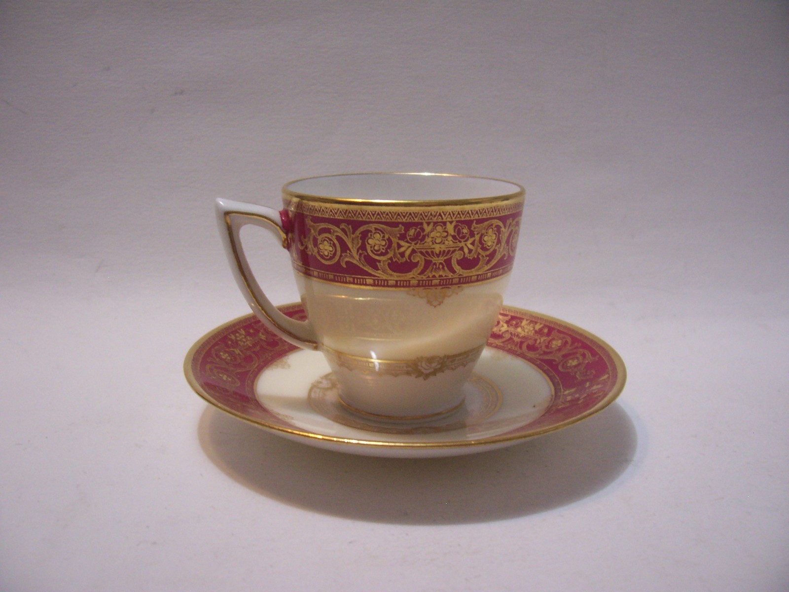 ANTIQUE MINTON ENCRUSTED GOLD RED DEMITASSE SET MINT CONDITION 4 1/4 INCHES MINT