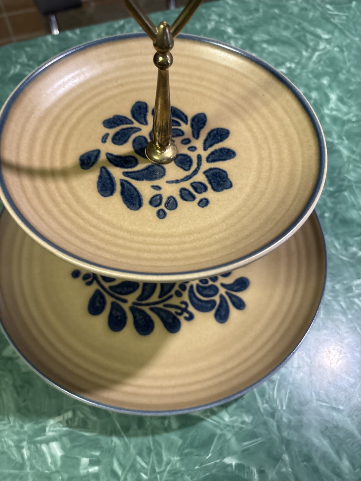 PFALTZGRAFF FOLK ART 2 TIERED SERVING TRAY COLLECTORS EDITION 2001 11″ EXCELLENT