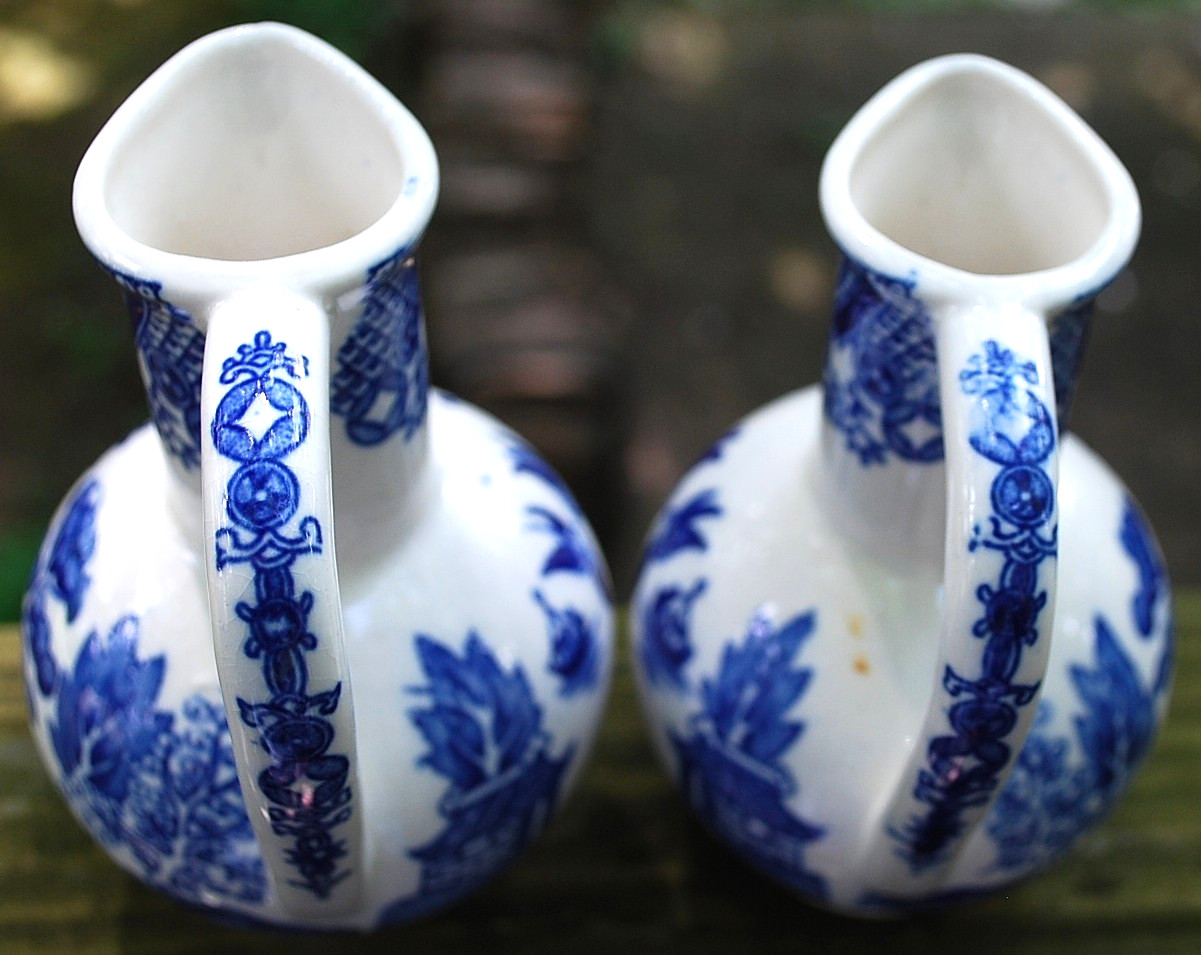 Vtg Set 2 BLUE WILLOW Oil & Vinegar Cruets OLD STYLE Japan w Label 5″ ASIAN Exc