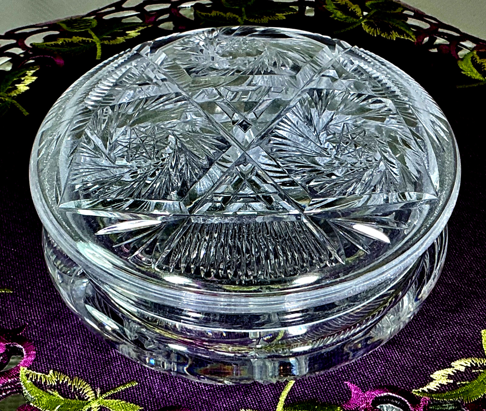 American Brilliant Cut Glass Crystal Large Covered Vanity Dresser Box & Lid.