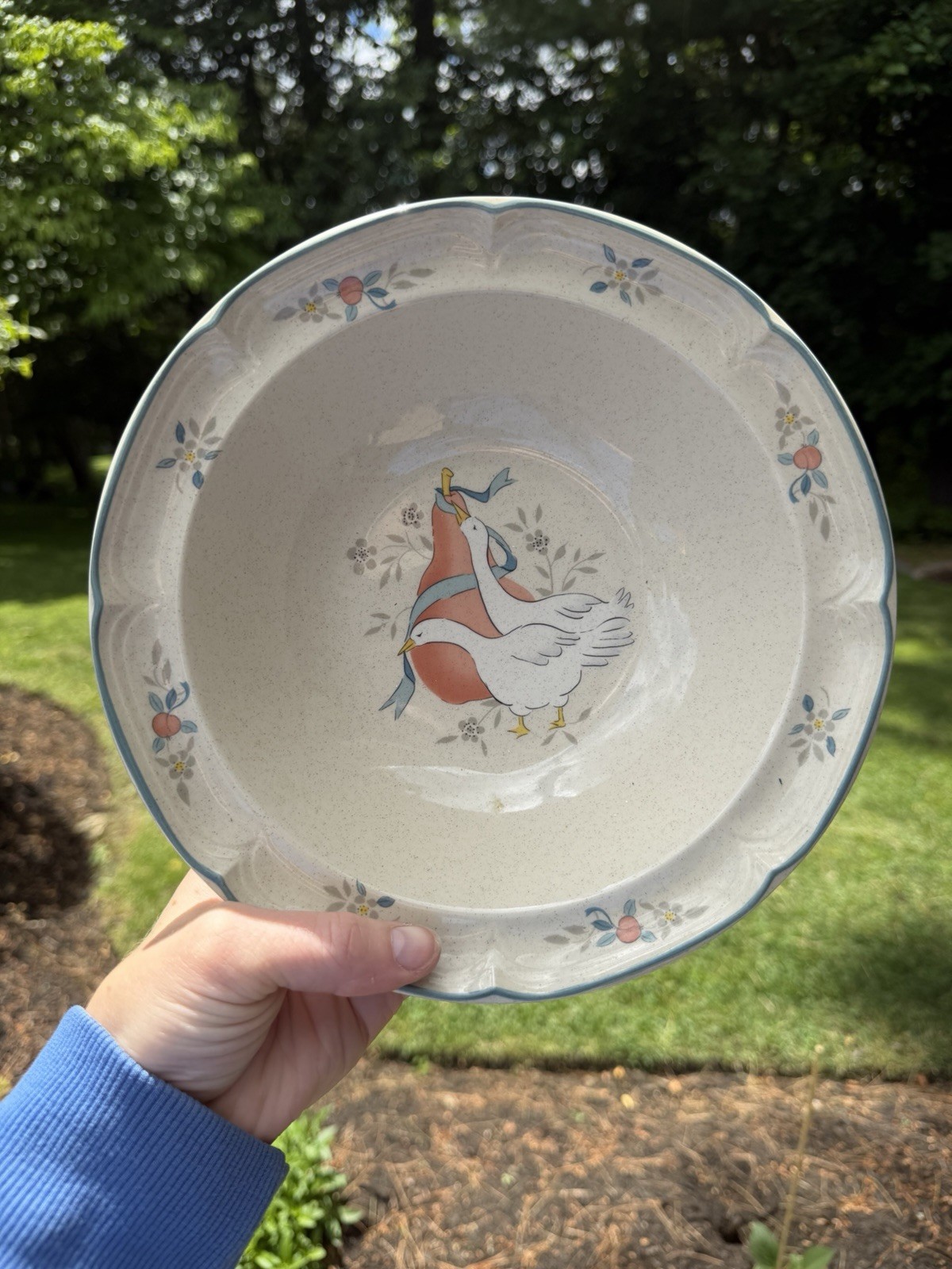International China Marmalade Stoneware Serving Bowl 9 in Scalloped Goose Pear