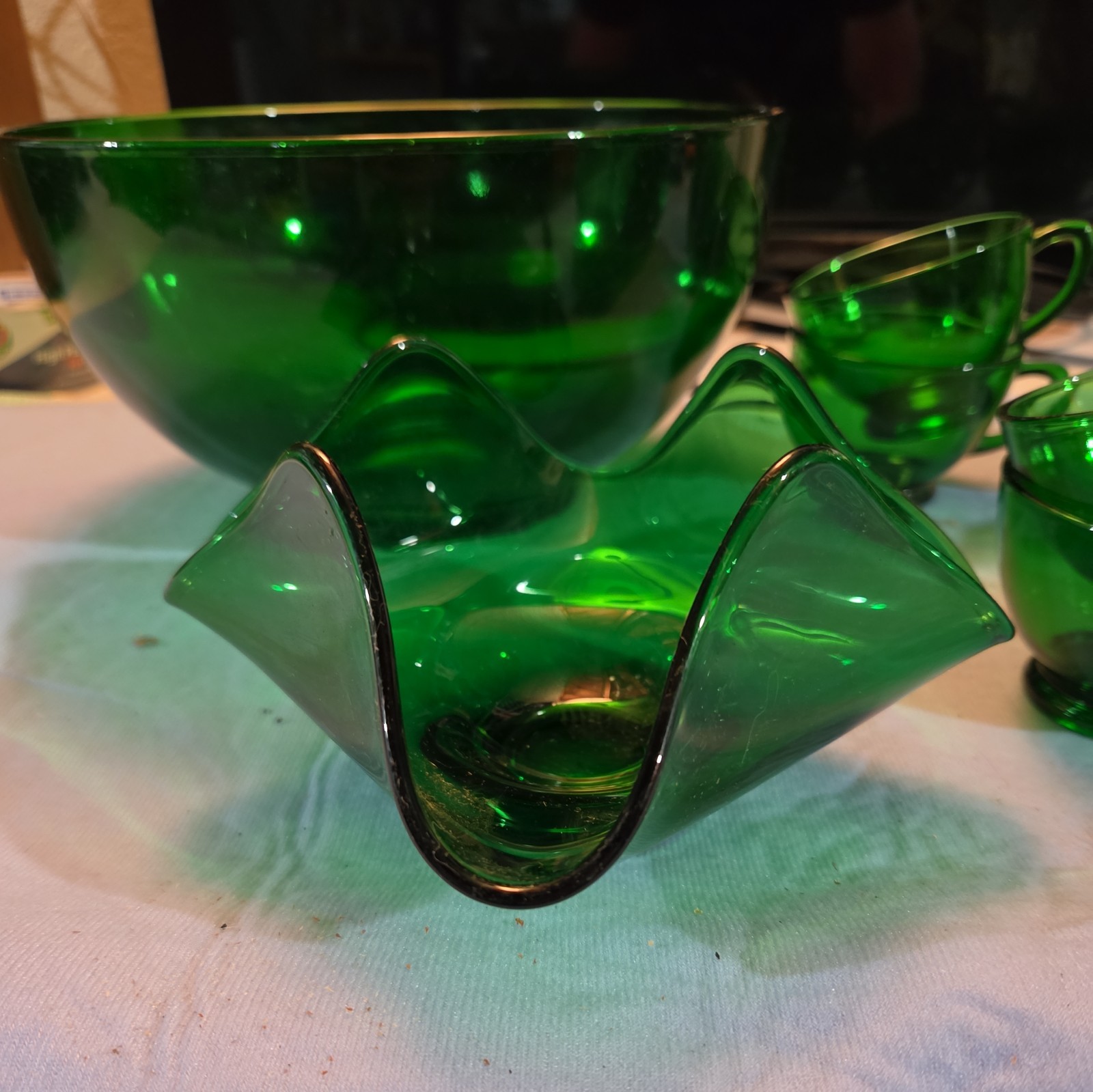 Vintage Anchor Hocking Emerald Green Punch Bowl Set With 12 Cups