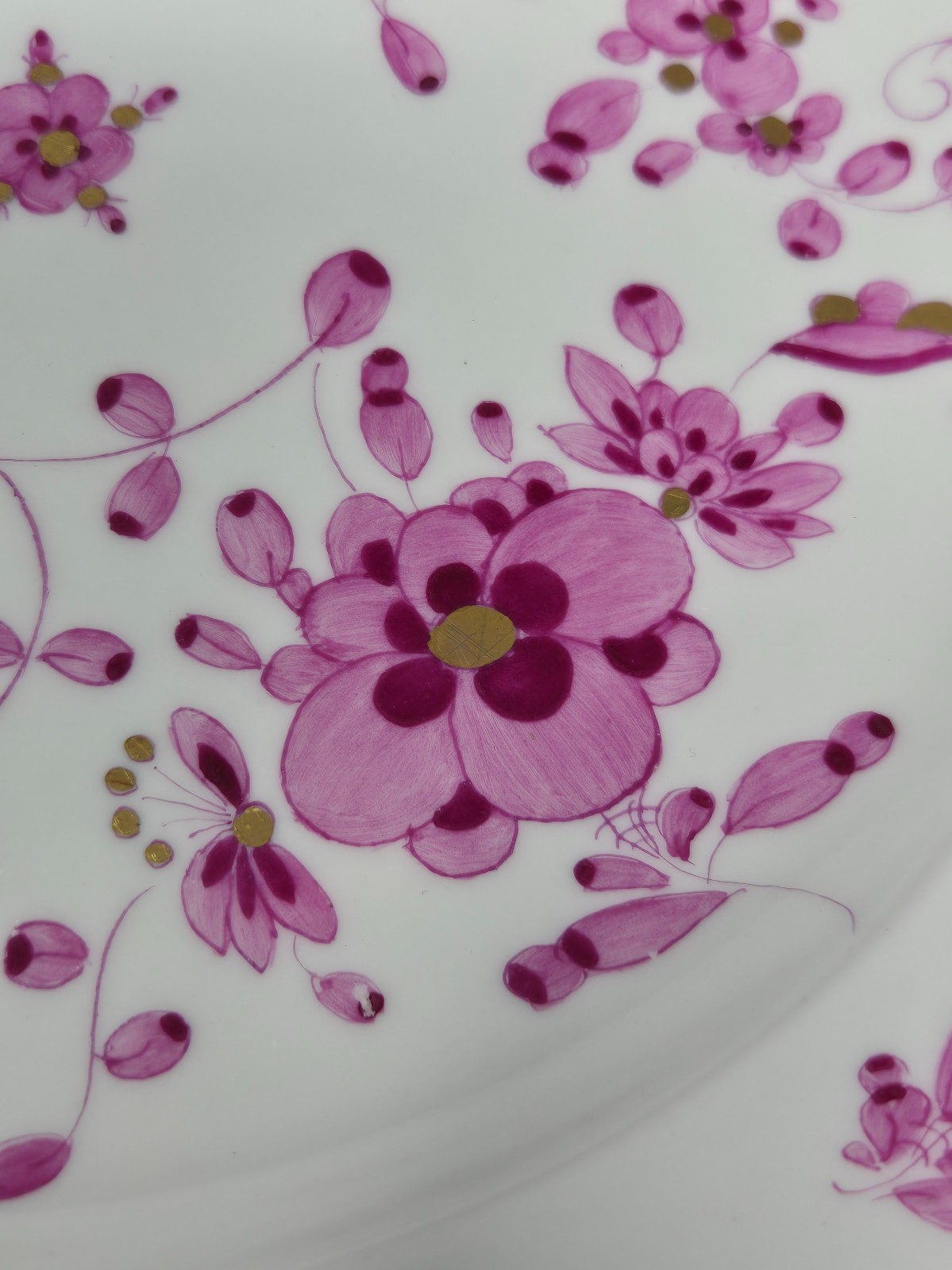 Set of 6 Meissen Hand Painted Pink Puce Indian & Gold 10 1/8 Inch Plates