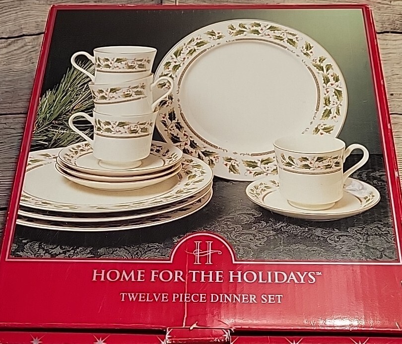 ROYAL LIMITED HOLIDAY HOME FOR THE HOLIDAY 12 PIECE DINNER SET