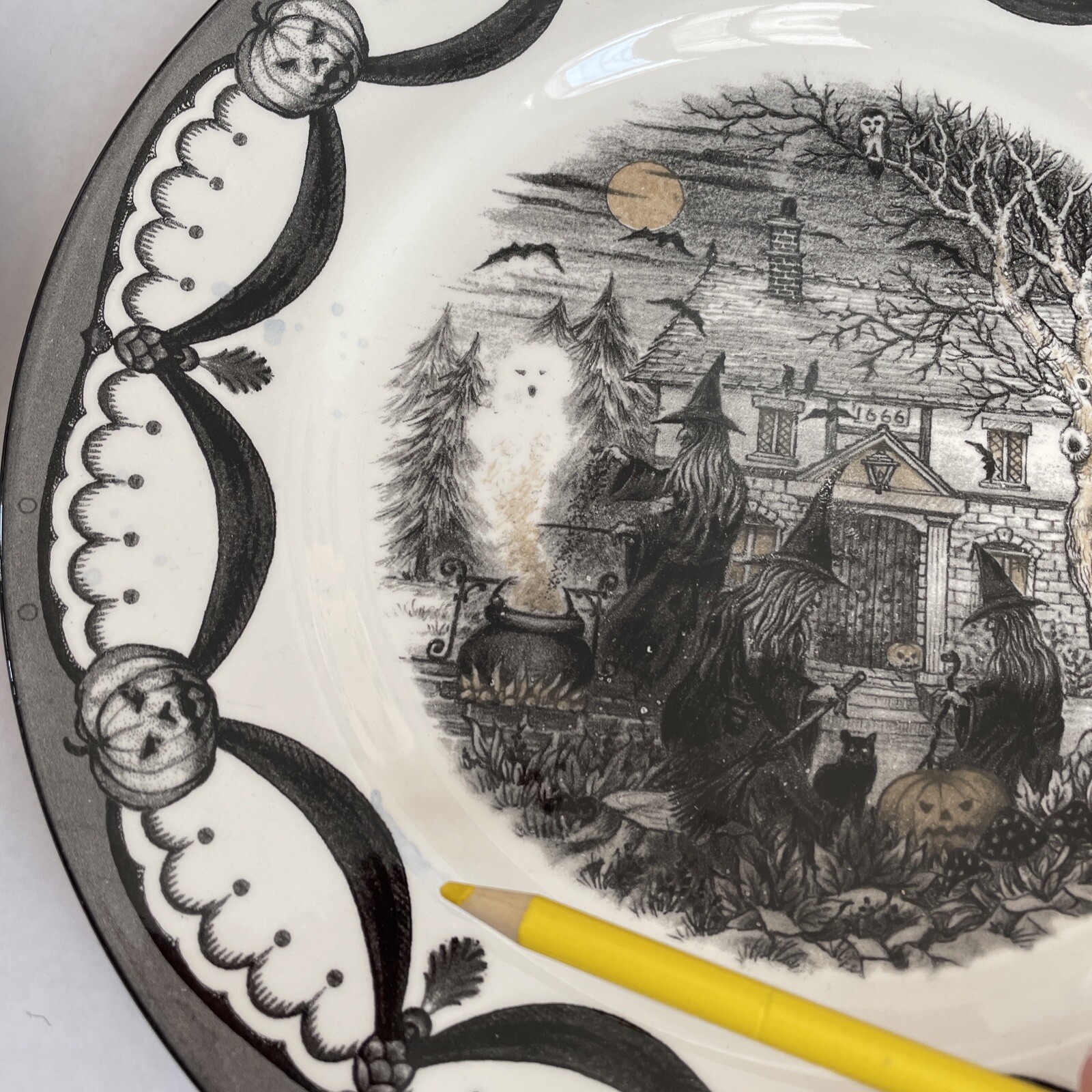 Royal Stafford Halloween Wicked Witches Coven Spell Cat Dinner Plates set 4 RARE