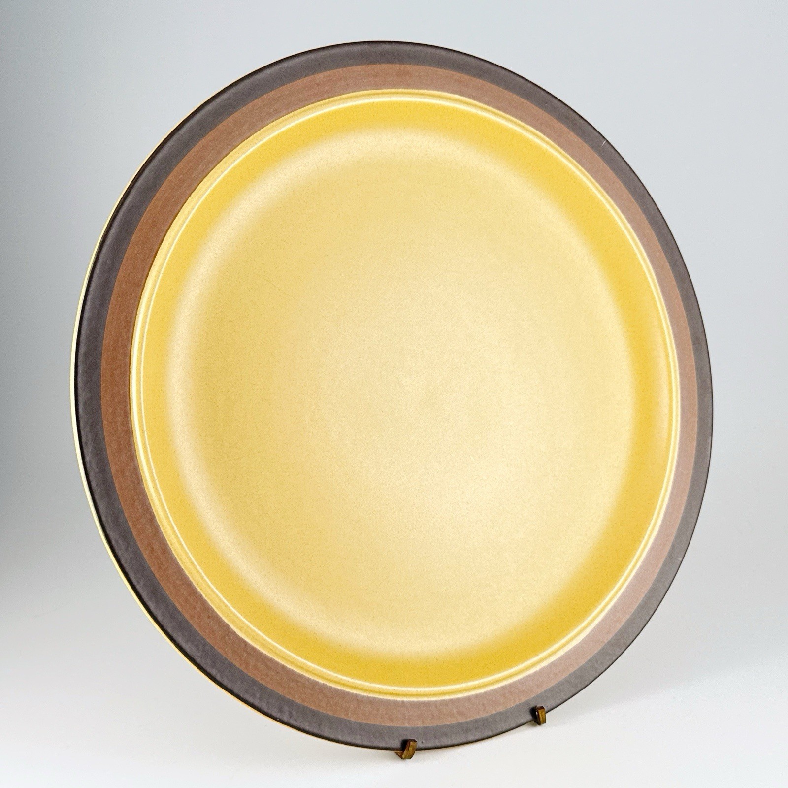 Kasuga Showa Stoneware Charger Serving Plate Arrow Springs Yellow Zuni Maize Vtg