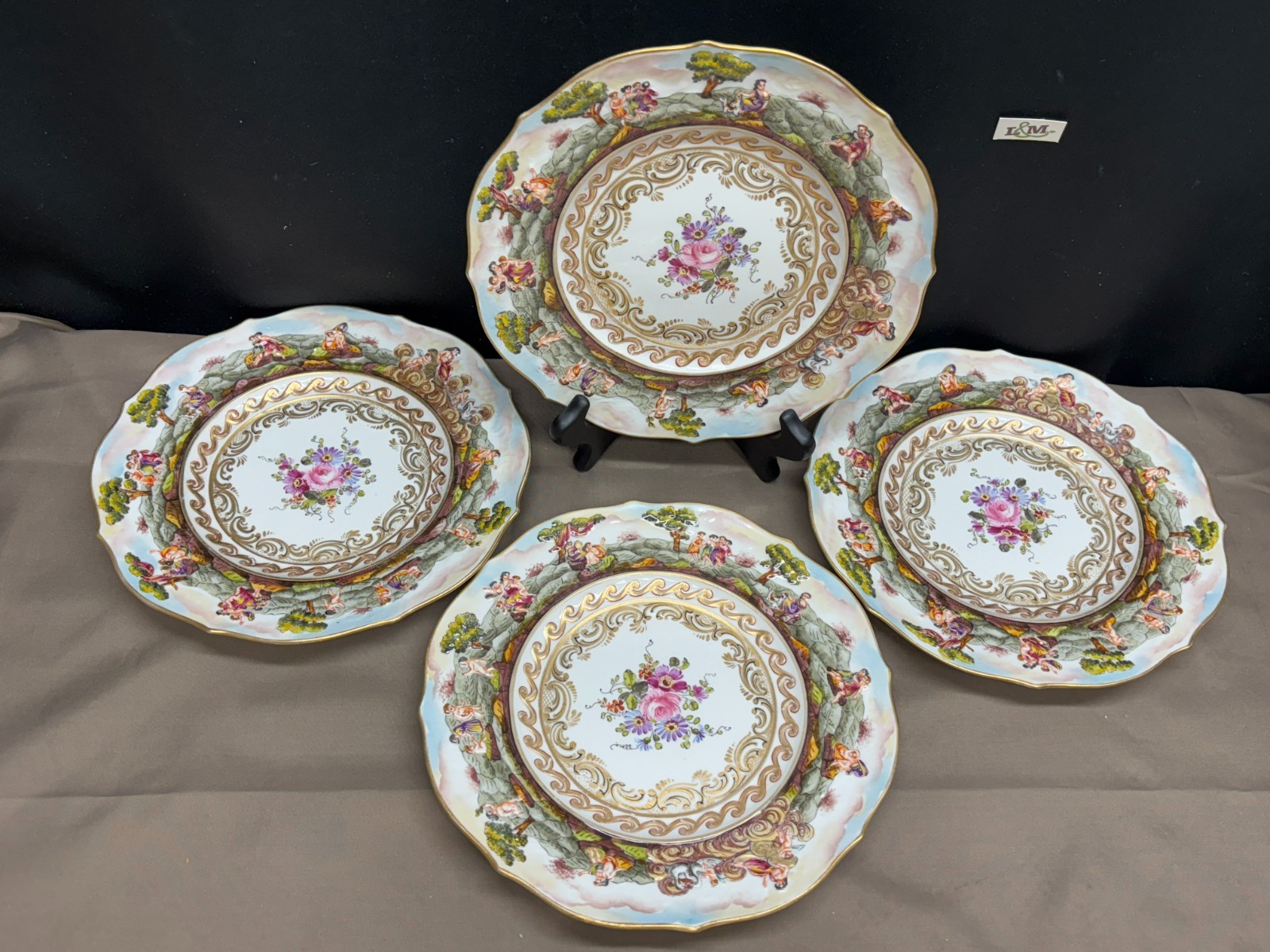 Capodimonte “CHERUBS” Antique Porcelain ~ Set of 4 ~ Lunch Plates ~ 8 3/4″