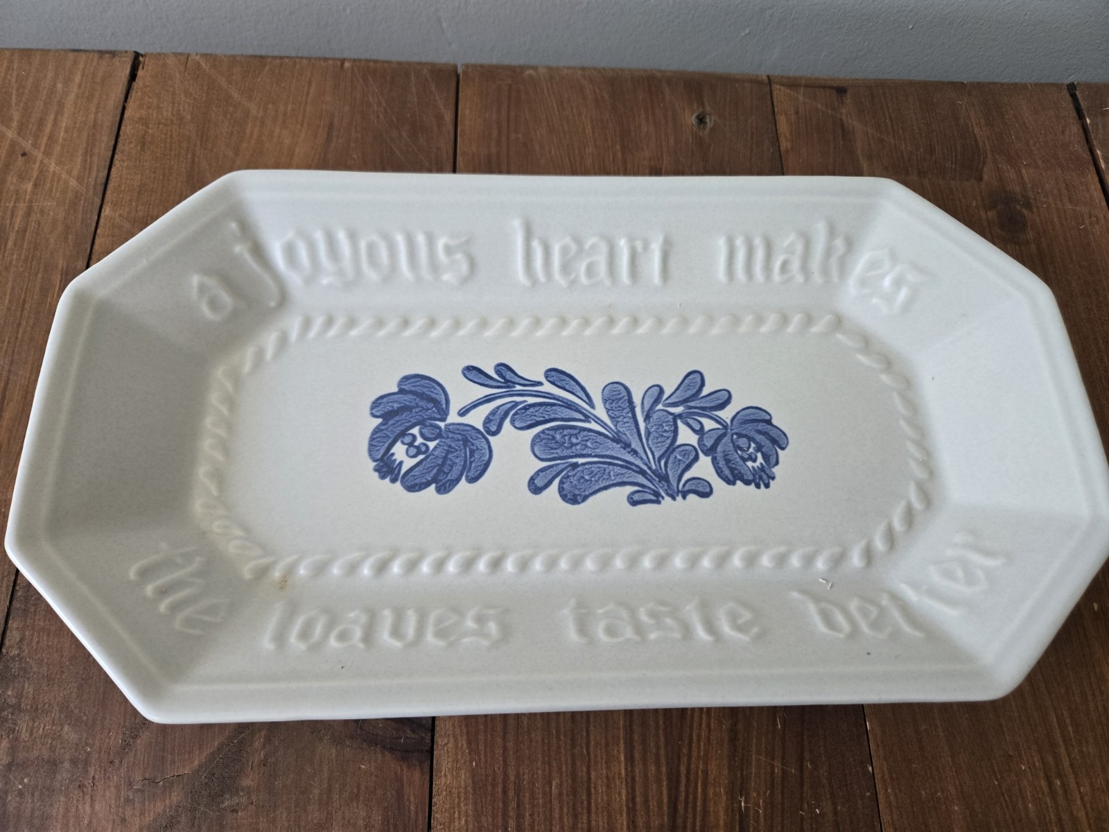 Pfaltzgraff Yorktowne Bread Plate A Joyous Heart Makes The Loaves Taste Better