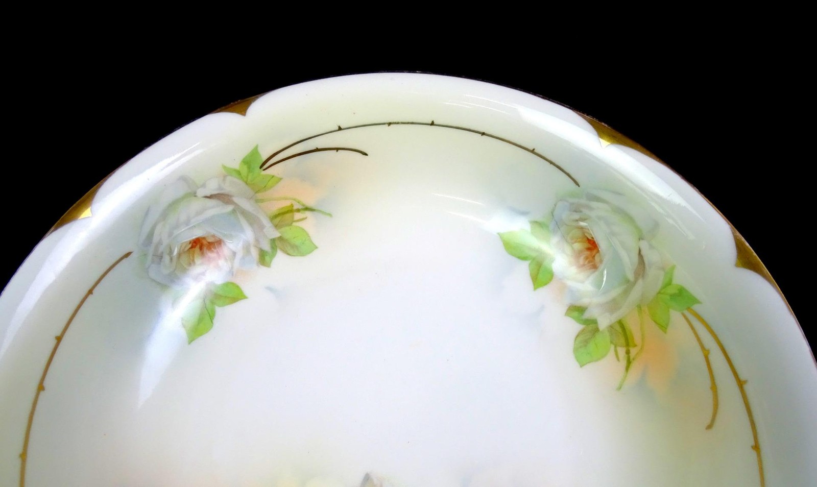 Royal Rudolstadt Prussia Beyer & Bock White Rose And Pastels 9 3/4″ Bowl 1905-31