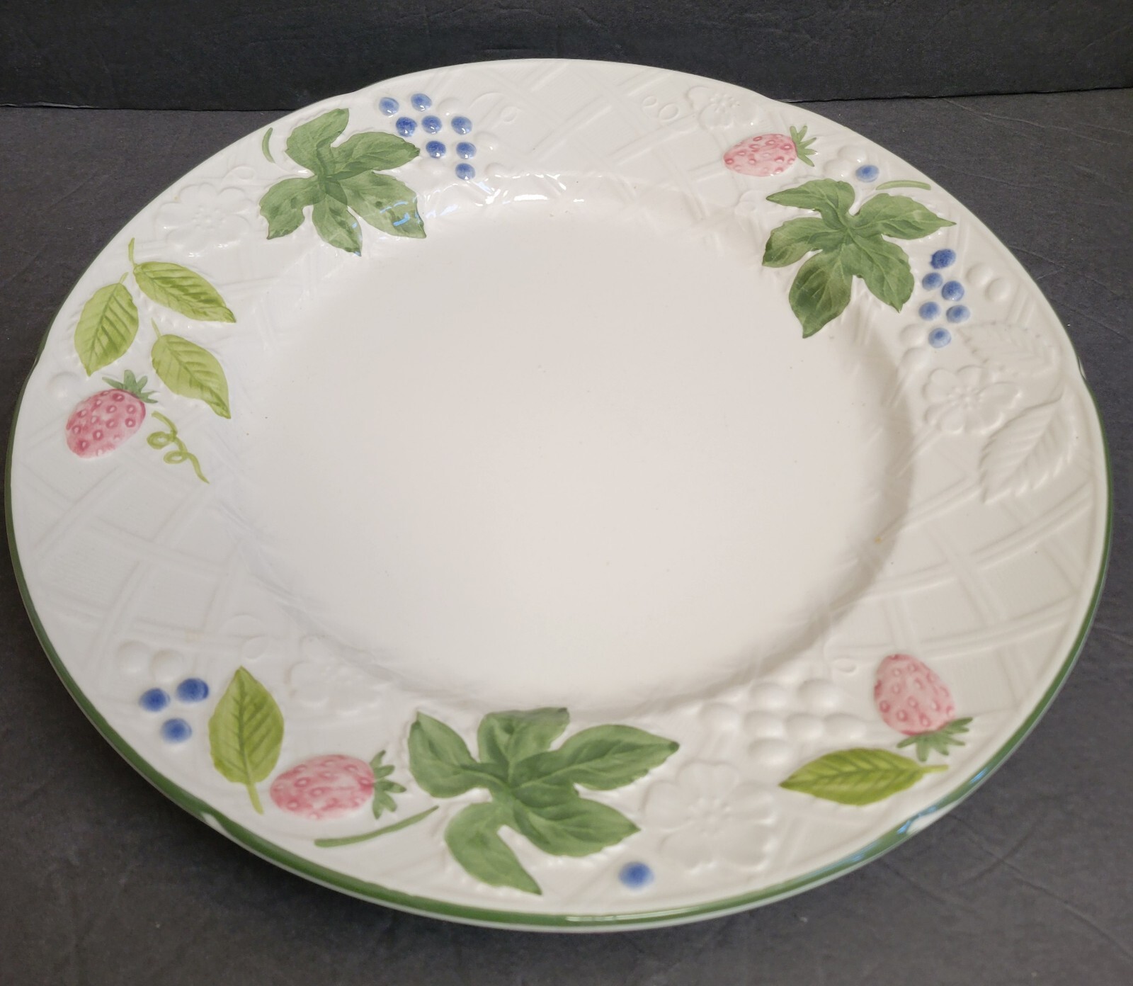 Mikasa Country Berries 10 1/2″ Serving Bowl & 12 1/2″ Chop Plate UNUSED