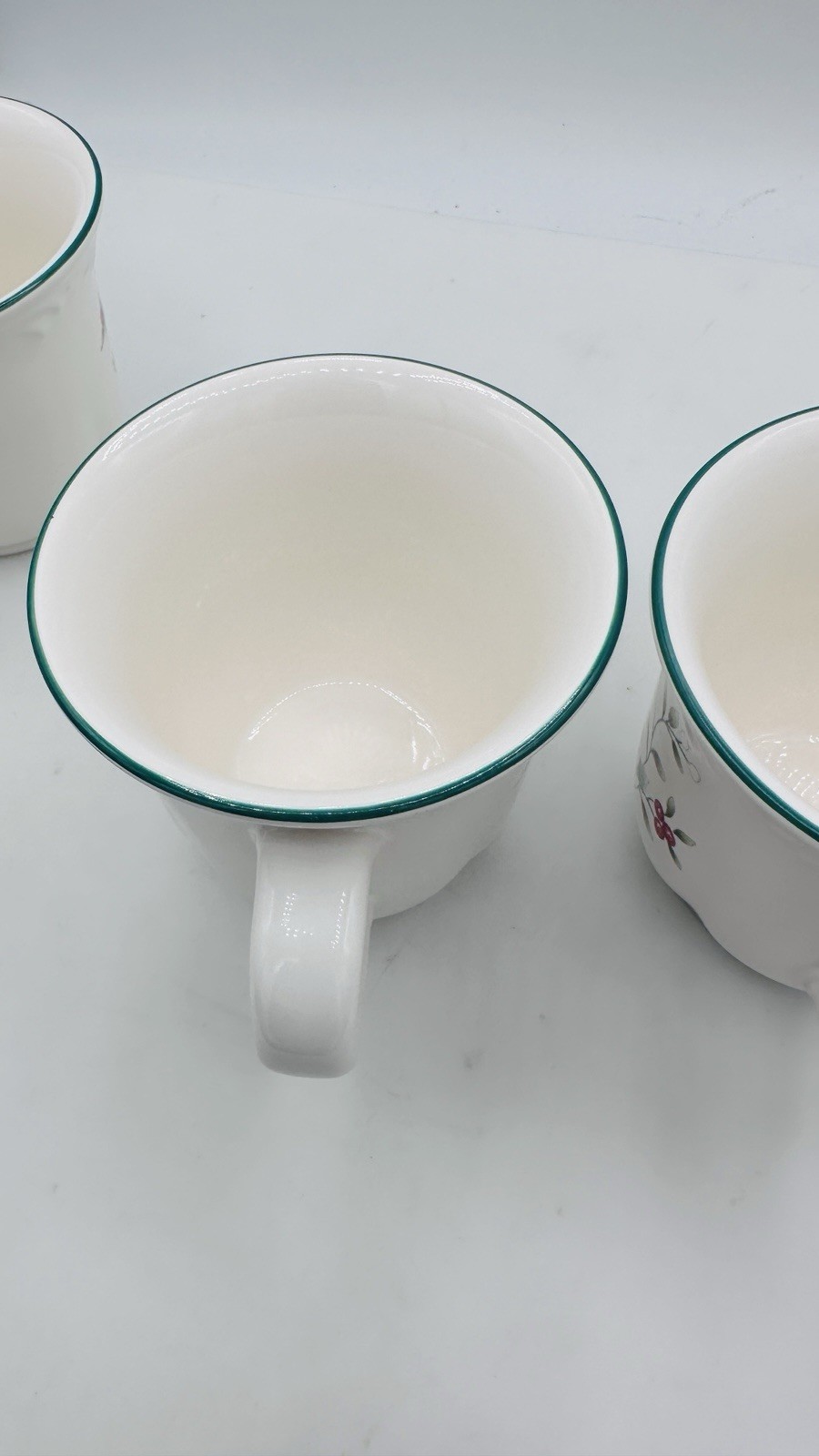 Pfaltzgraff Winterberry Set 4 Coffee Mugs Holly Berry Green Rim Stoneware
