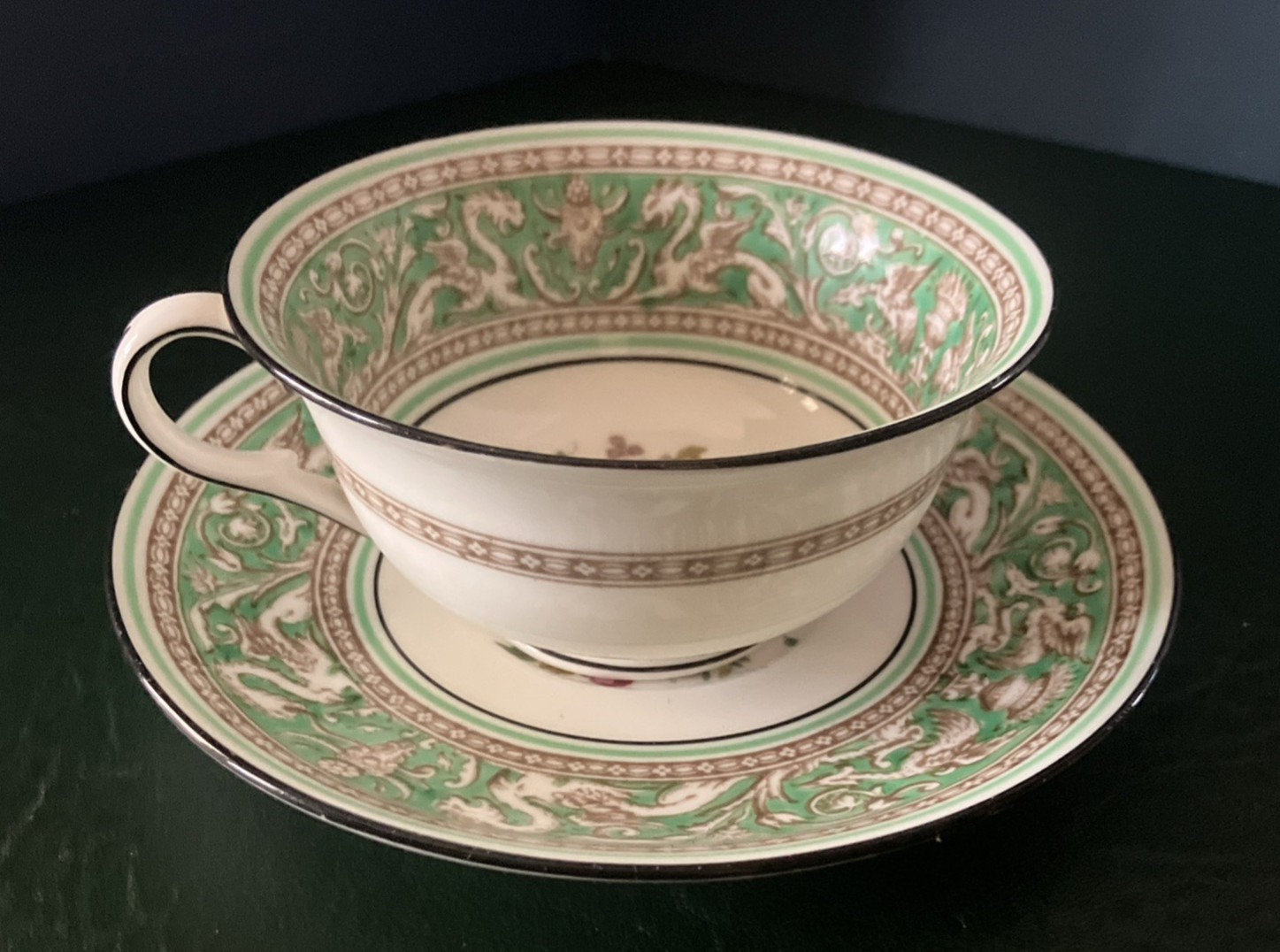 1 Wedgwood Florentine Green Teacup & Saucer Vintage Bone China England W12325