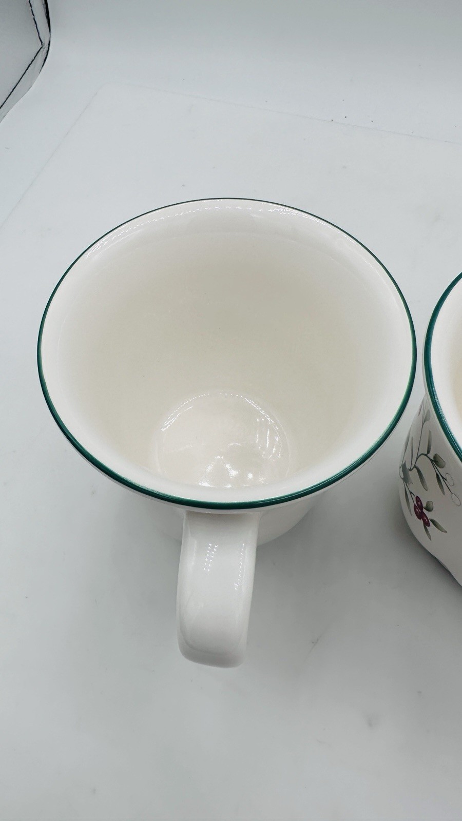 Pfaltzgraff Winterberry Set 4 Coffee Mugs Holly Berry Green Rim Stoneware