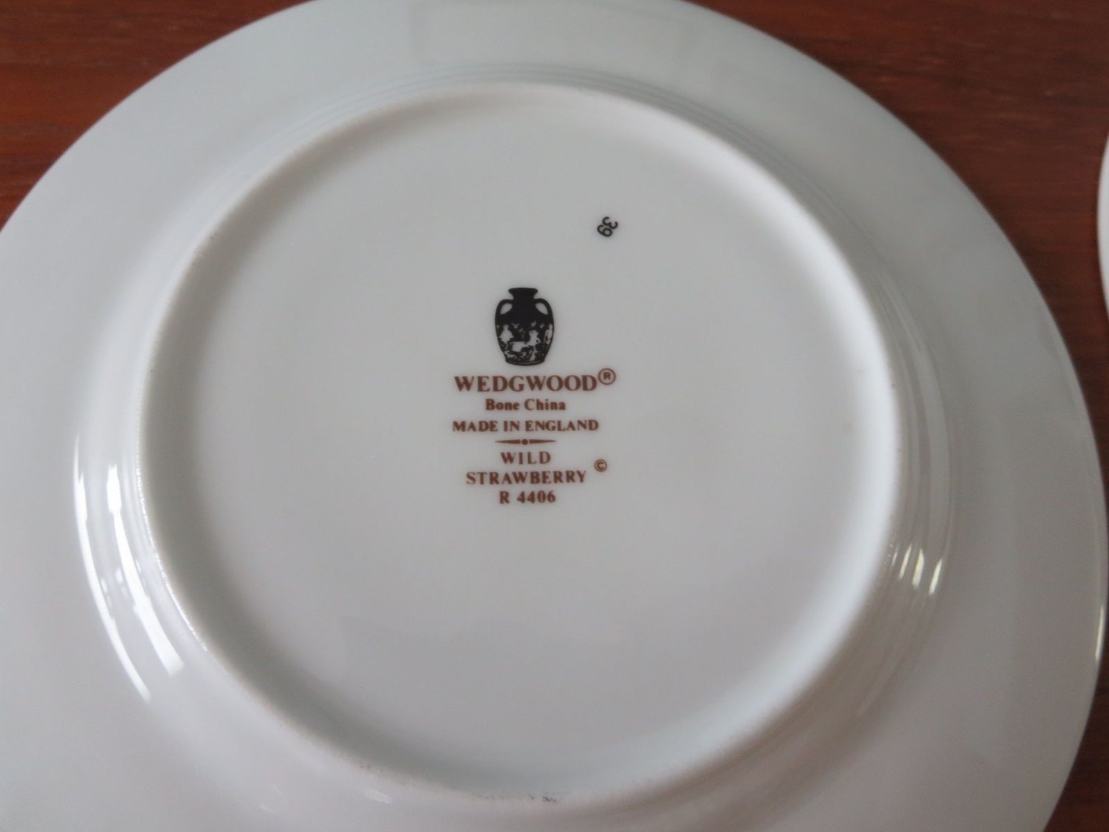 Set of 6 Wedgwood Bone China Wild Strawberry Bread & Butter Plates 6”