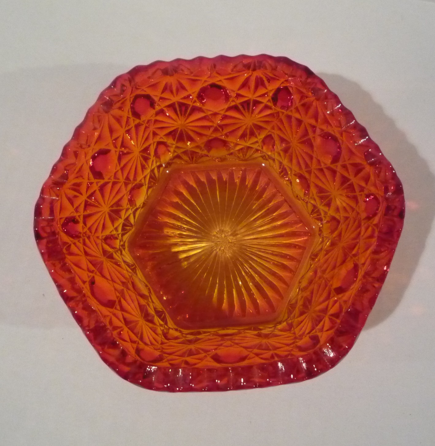 VTG LE SMITH AMBERINA HEXAGON DAISY & BUTTON 5” GLASS CANDY/NUT DISH GLOWS