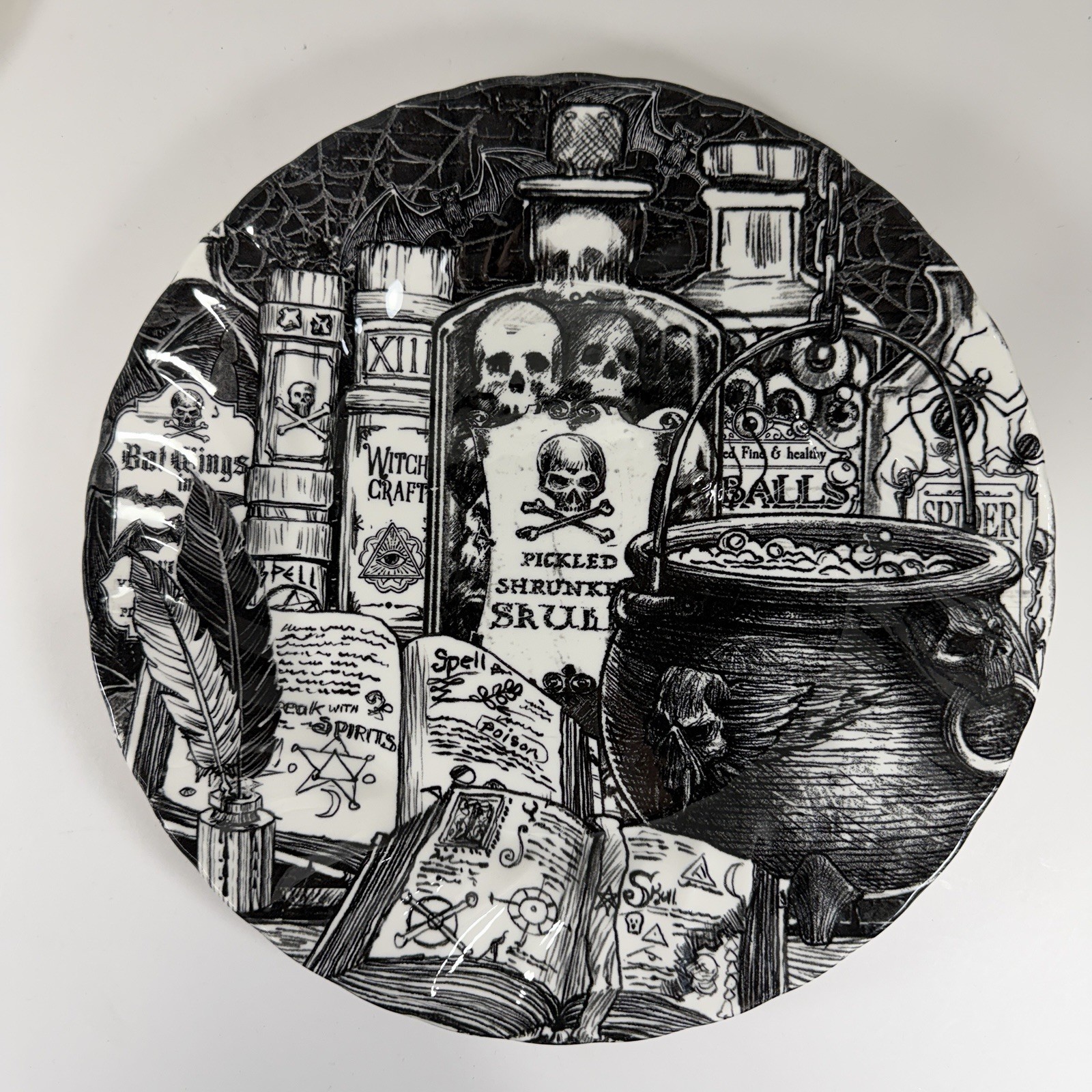 Royal Wessex Halloween Potions 10-1/8in Dinner Plates Eyeballs Cauldron Set of 2