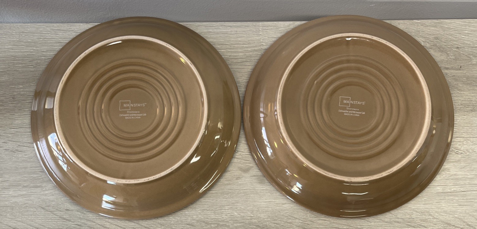 2 Mainstays Light Brown Dinner Plates 10 1/2 Inches Diameter