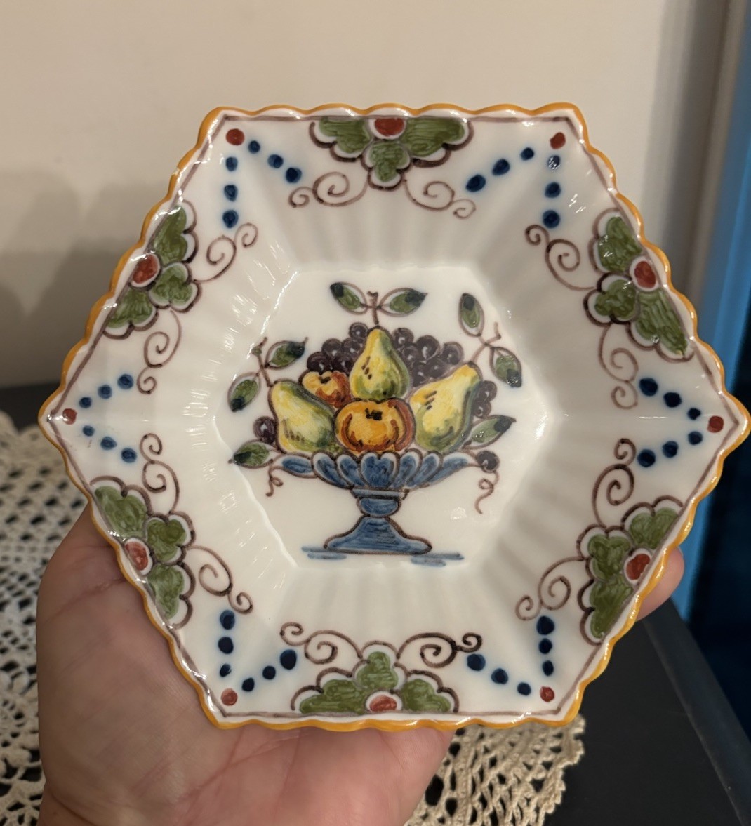 TICHELAAR MAKKUM Small Wall Plate Bowl Of Fruit Hexagonal Shape Signed 5 In