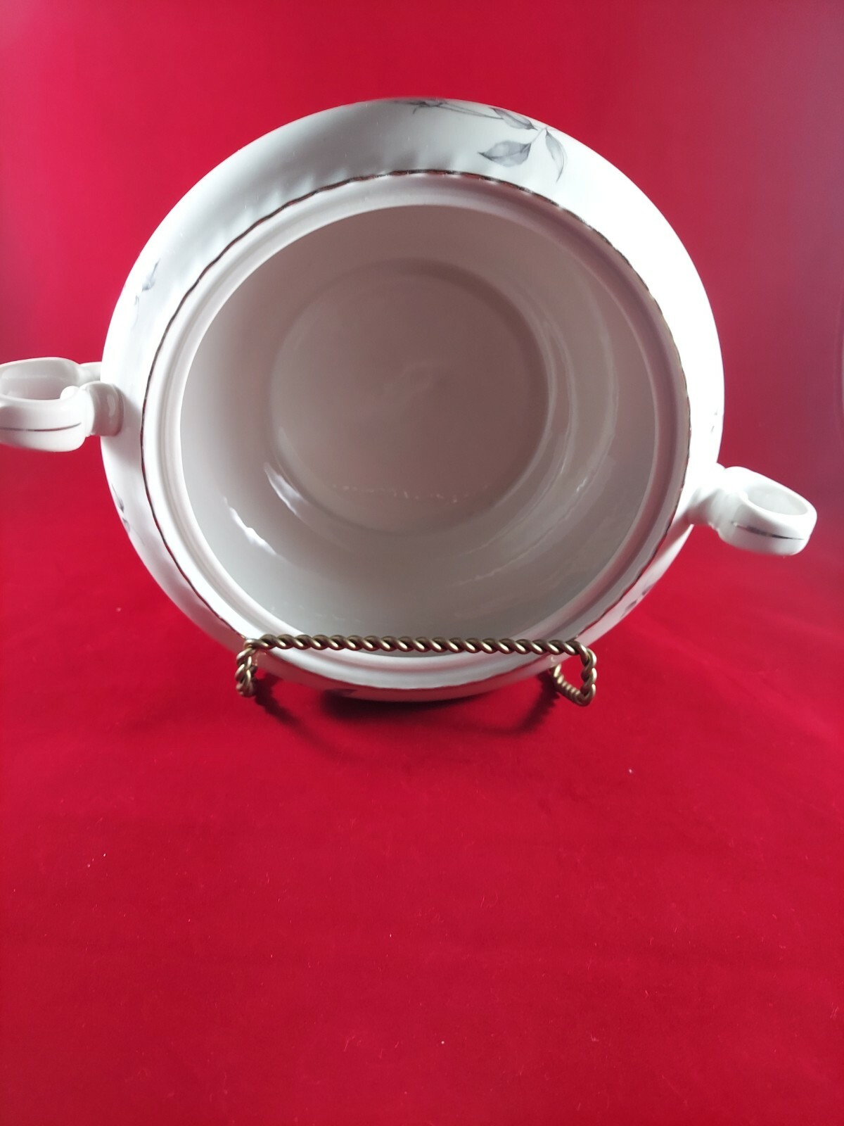 BOHEMIAN FINE CHINA “THERESA” 11 1/2″ ROUND VEGETABLE BOWL WITHOUT LID.