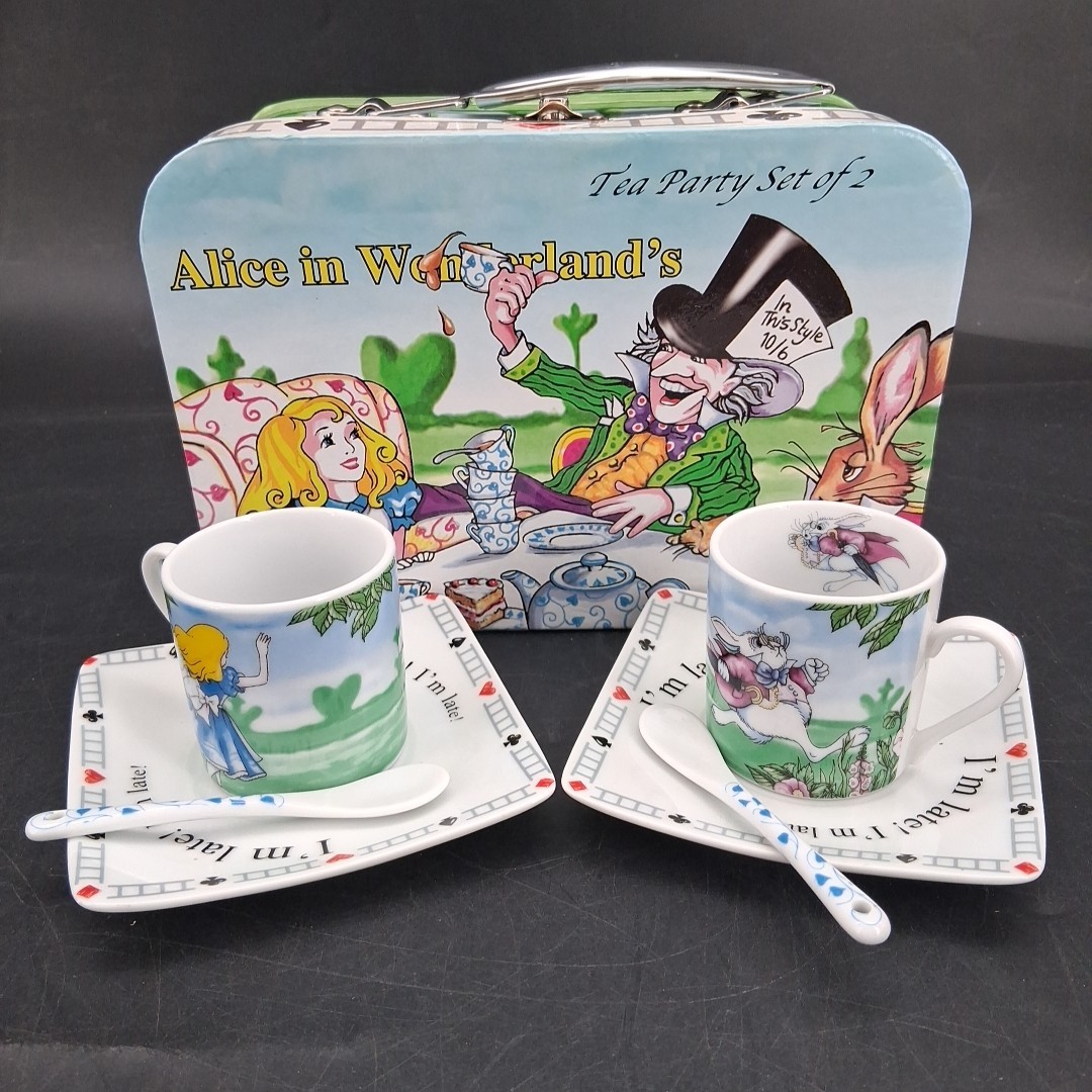 2010 Paul Cardew Alice in Wonderland Cafe Teacup & Saucers Set for 2 EUC w/ Case