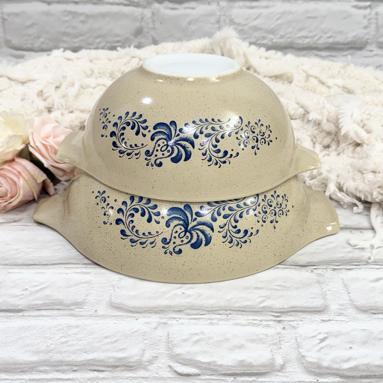 Vtg PYREX Homestead Cinderella Nesting Mixing Bowls 2ct 443 – 2.5 Qt & 444 – 4Qt
