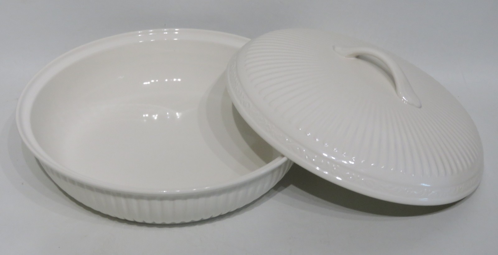 Mikasa “Italian Countryside” 10.25″ Covered Casserole White Scrolled Rim