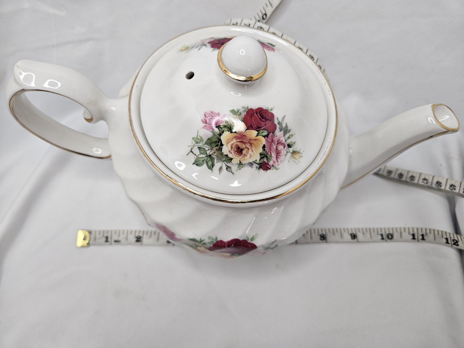 VINTAGE Windsor Bone China Swirled Pink Yellow Red Roses Teapot Made In ENGLAND