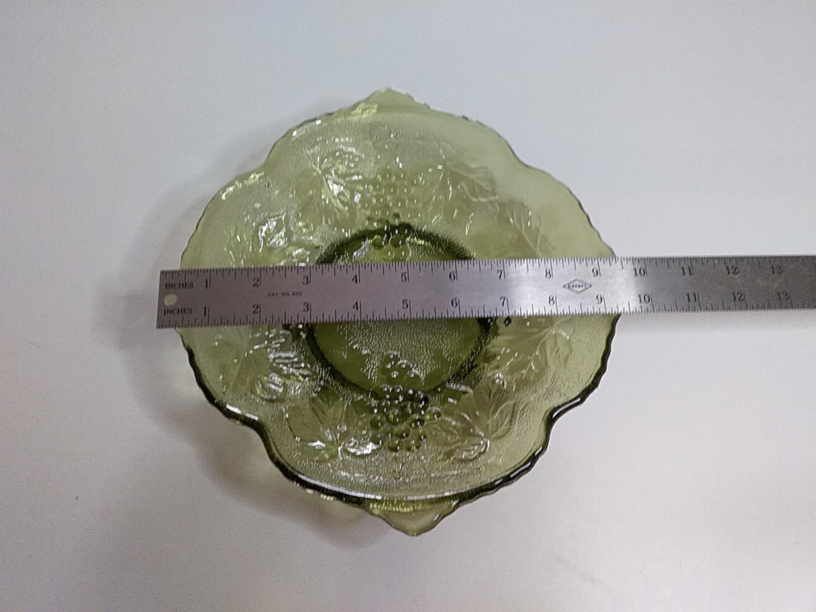 Vintage Avocado Green Fruit Bowl with Grapes and Leaves Design 2-1/4″ H footed