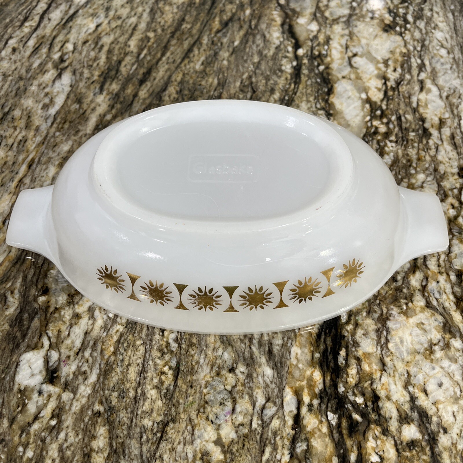 VINTAGE GLASBAKE Casserole Dish McKee 1 Qt Oval White W/Gold Pattern J2274 Chip