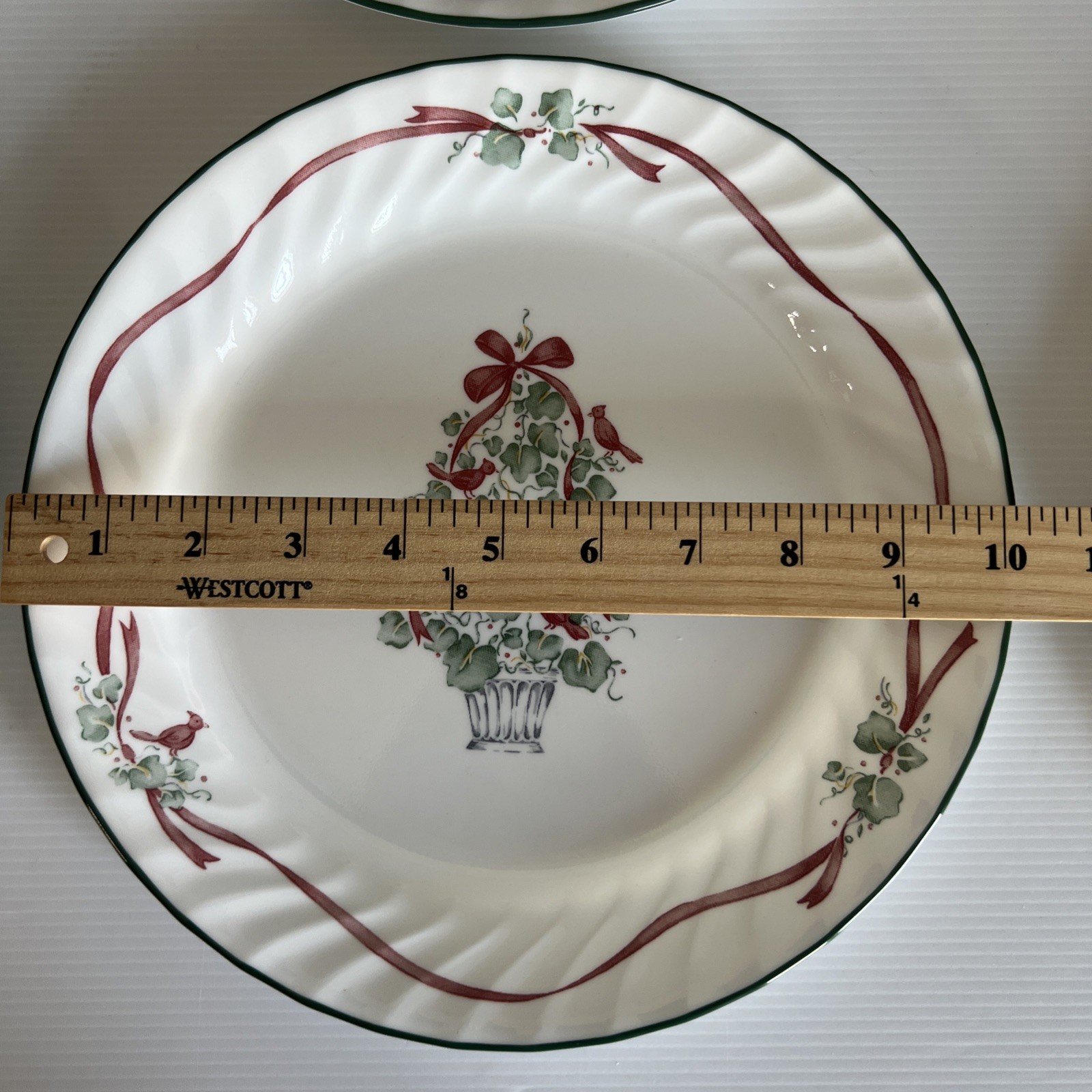 Set of 8 Corelle Callaway Holiday Christmas 10 1/4” Dinner Plates Made In The US