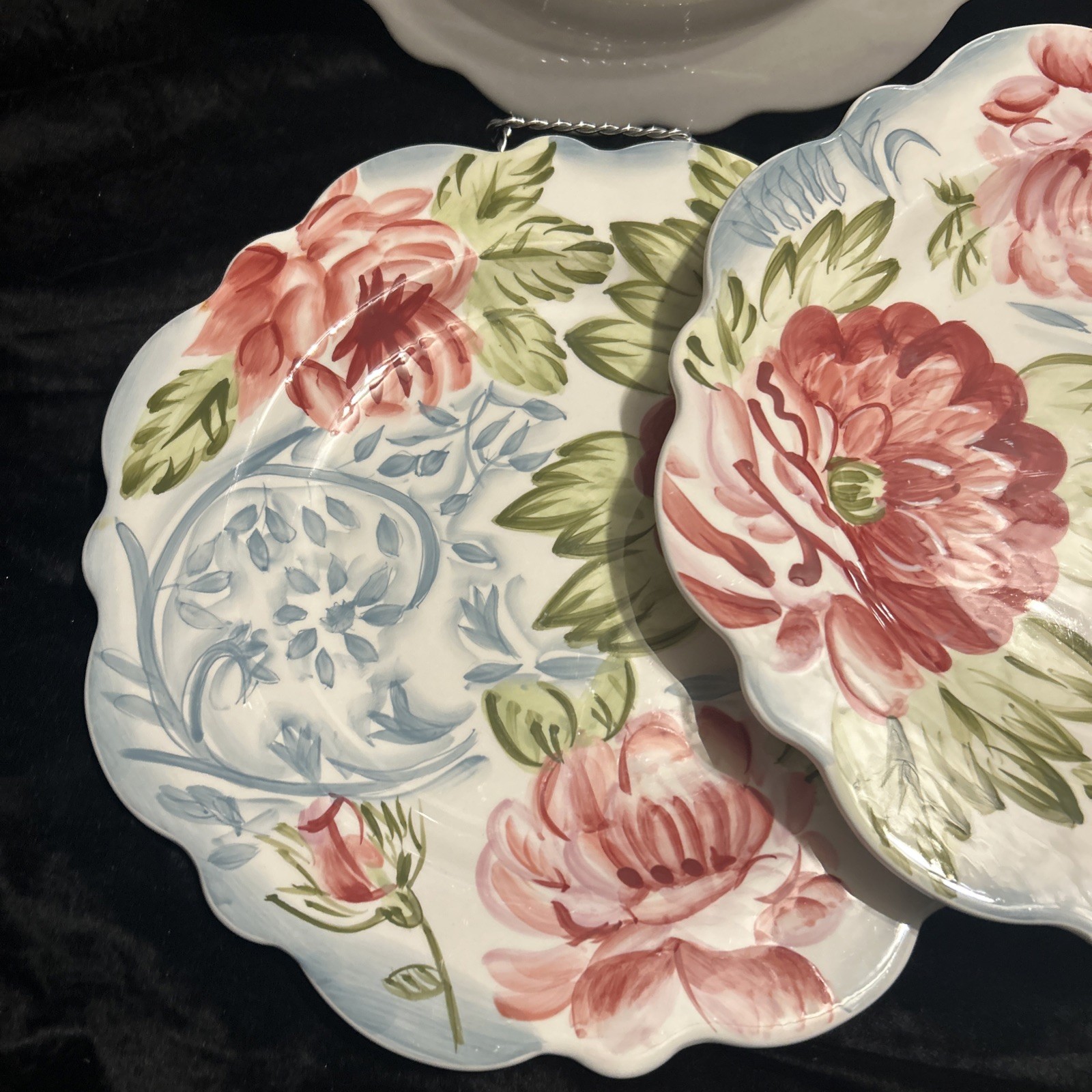 Set Of 5 Rosalace By Jay 11″ Dinner Plates Scalloped Pink Blue Flower Motif #1