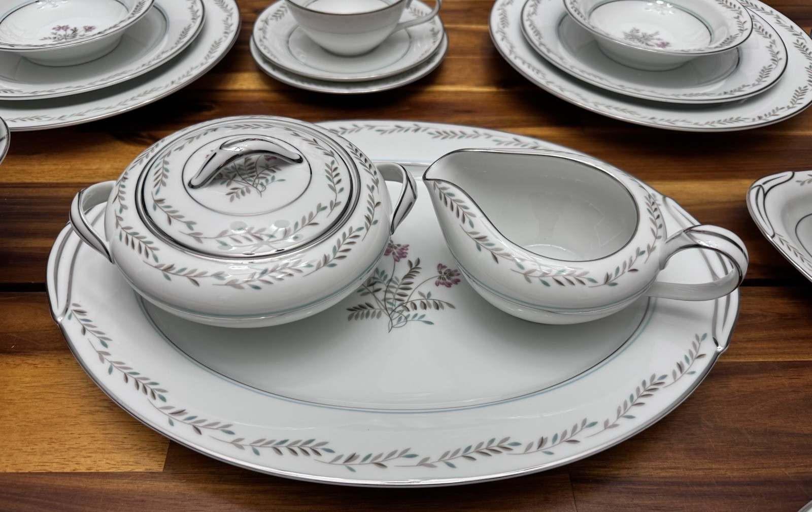 Vtg Noritake China 5608 “Bryce” 56 Piece Set – 8 Place Settings, Floral Pat. EUC