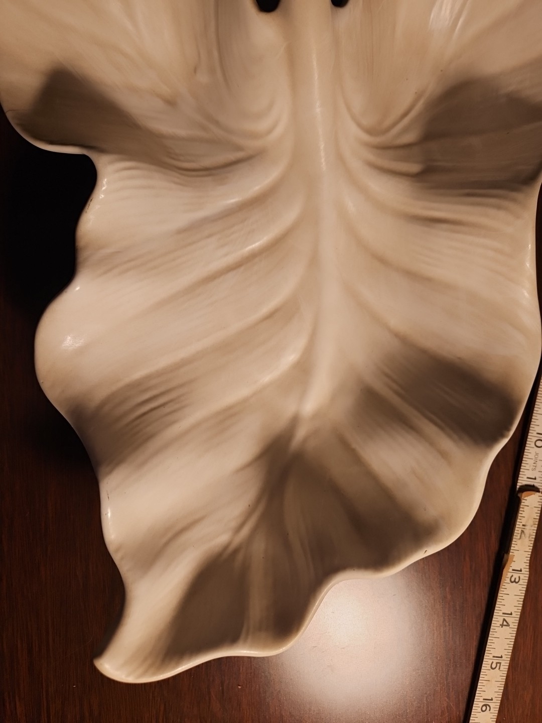 VINTAGE HULL USA 1963 WHITE 63 MAPLE LEAF DISH Hairline Fracture Ding See Pics