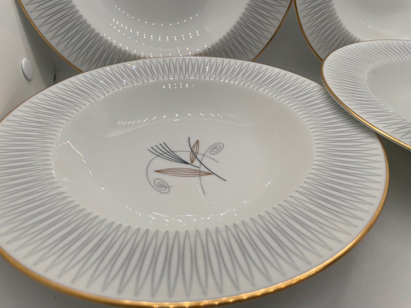 Noritake “Clinton” 8 Inch Rimmed Soup Bowl Set of 4 Great