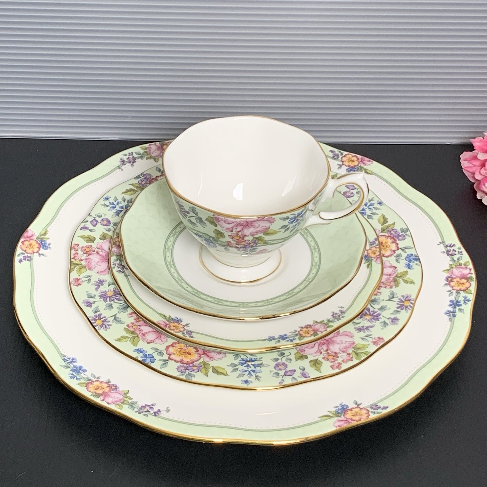 Royal Albert – VTG 1997 Hartington Bone China Set – 5 Pieces