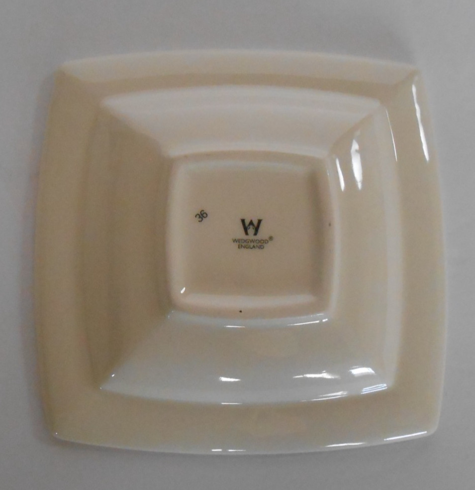 1997 Wedgwood Sarah’s Garden PineCone 6″ Candy Dish & 4″ Candy Dish Queen’s Ware