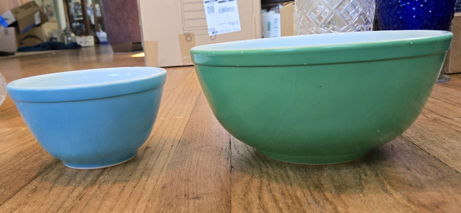 Vintage Pyrex Besting Mixing bowls turquoise #401 and a green #403 *Set Of 2*