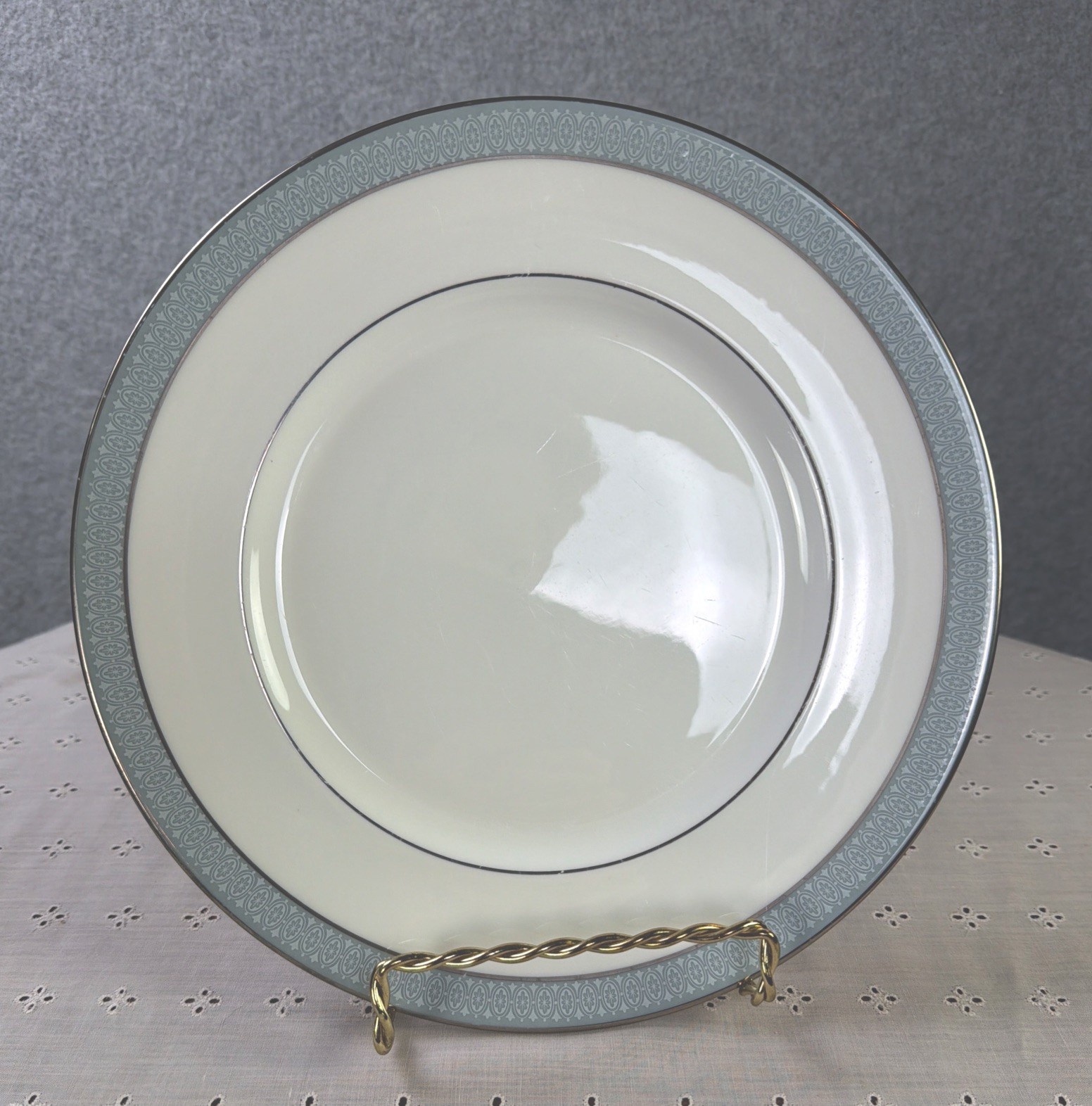 Royal Doulton ETUDE Pattern Dinner Plate H5003 English Bone China 10 1/2”