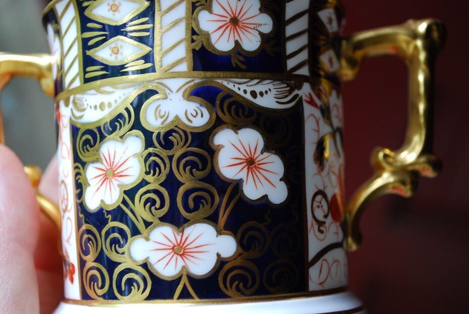 RARE Vintage ROYAL CROWN DERBY 2 Handled Loving Cup TRADITIONAL IMARI Blue Gold