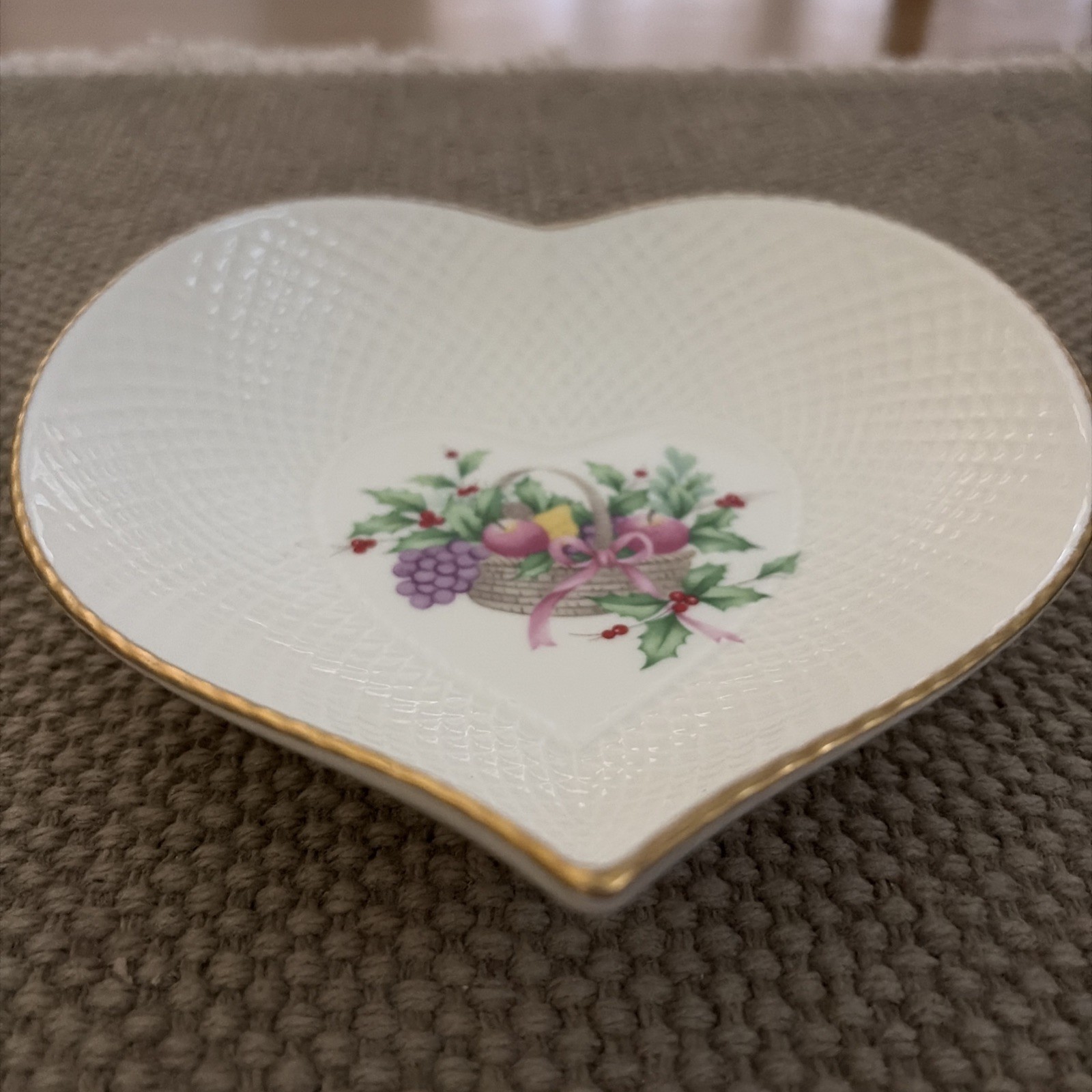 Mikasa Ivory Bone China, Japan, Christmas Spirit Heart Shaped Trinket Bowl B2098