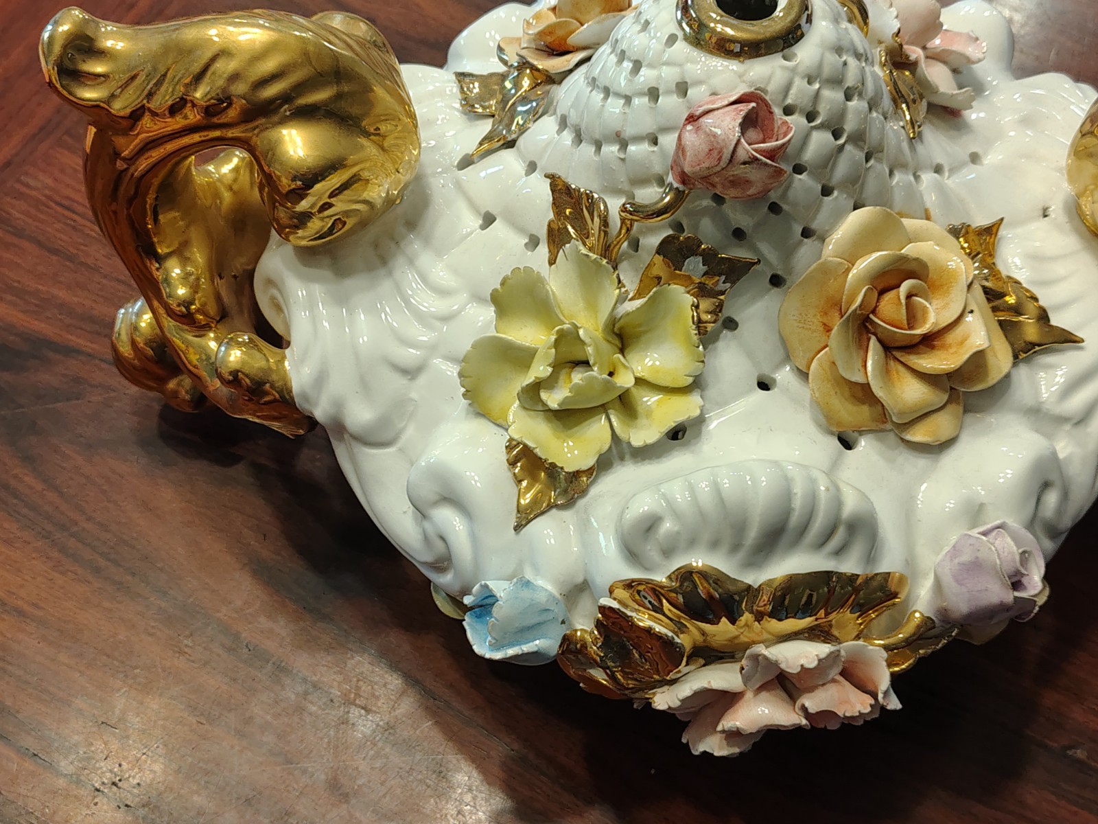 Capodimonte Style Centerpiece