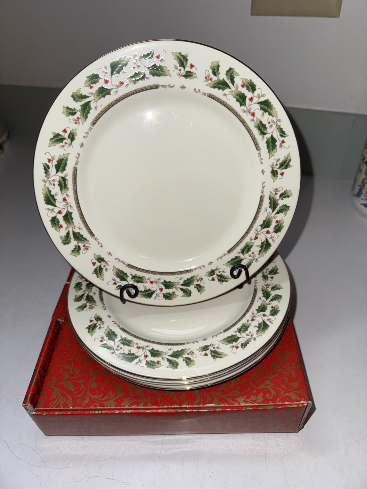 Set of 4 Royal Limited Home for the Holidays Holly Dessert/Salad Plates New