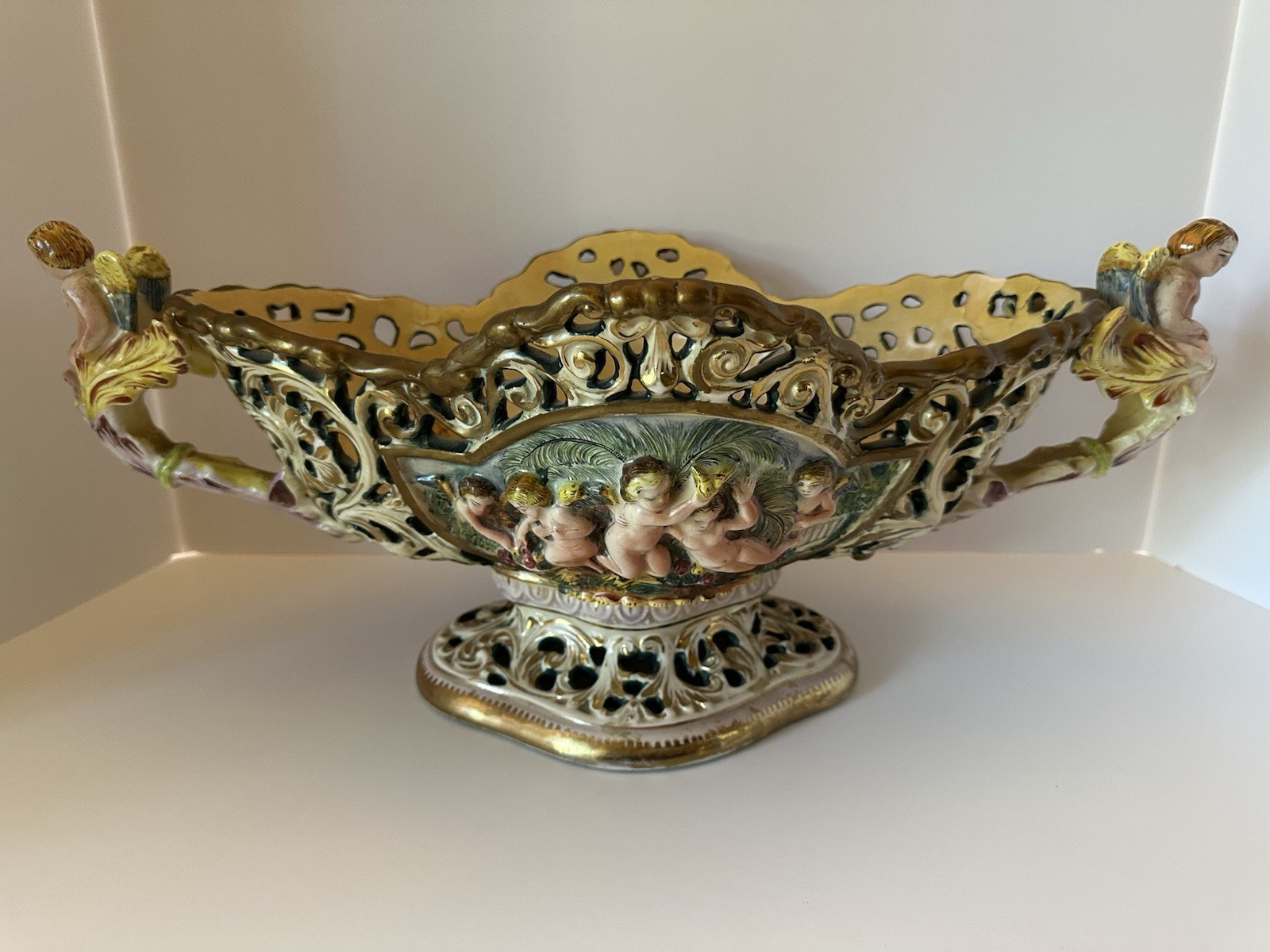 Capodimonte Center Piece Bowl. Hand-painted Ardalt Italy