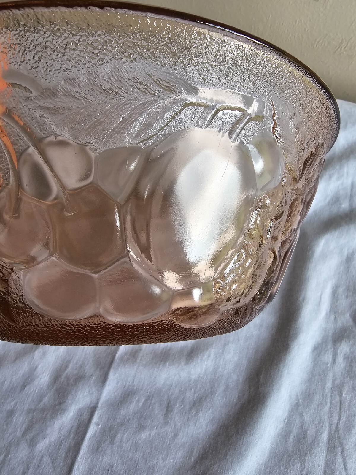 VTG Kig Indonesia Pink Pressed Glass Embossed Fruit Pattern 9″ Serving Bowl